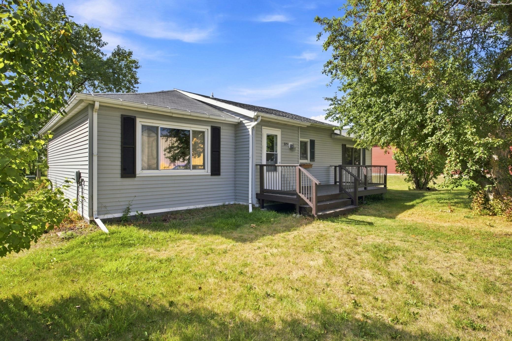 1906 single family home for sale at 325 3rd Avenue W in Halstad, MN — 2 bed, 1 bath