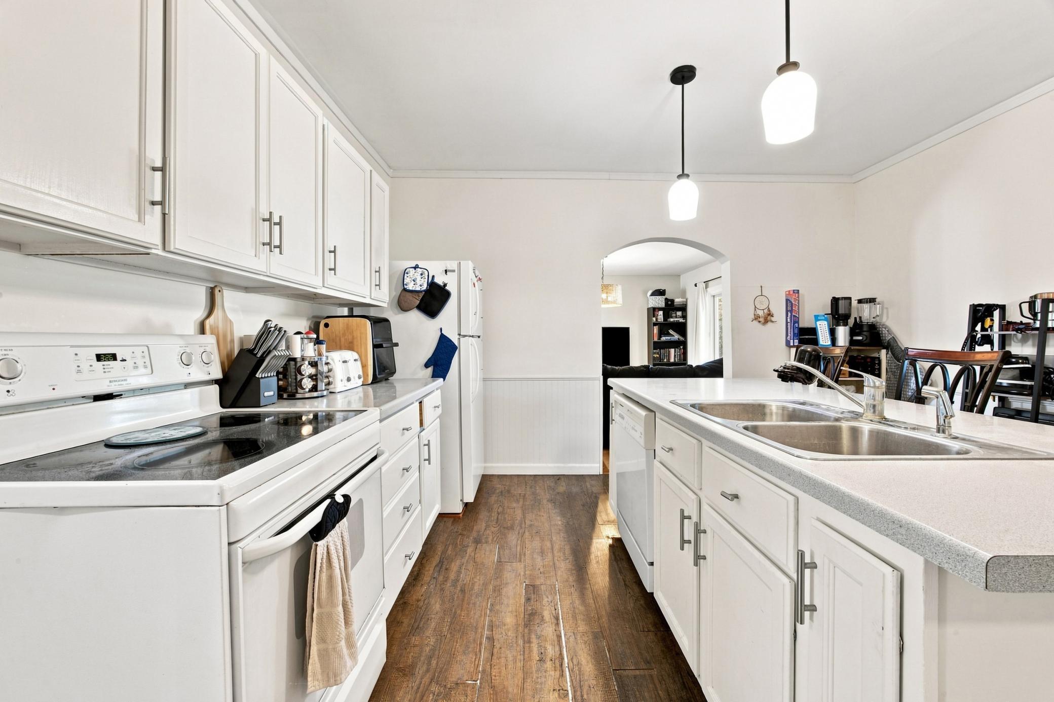 1906 single family home for sale at 325 3rd Avenue W in Halstad, MN — 2 bed, 1 bath (photo 11 of 29)