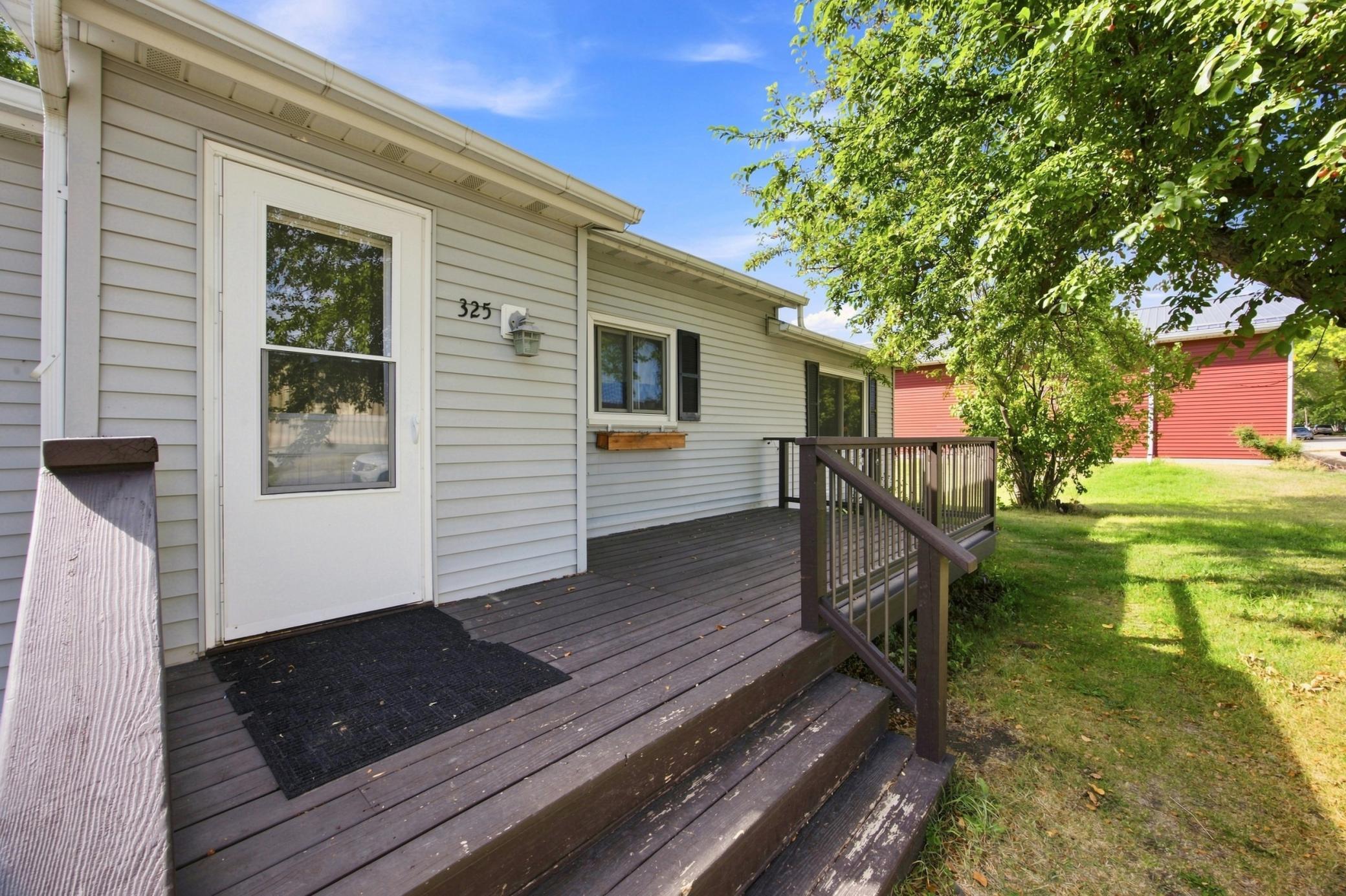 1906 single family home for sale at 325 3rd Avenue W in Halstad, MN — 2 bed, 1 bath (photo 3 of 29)