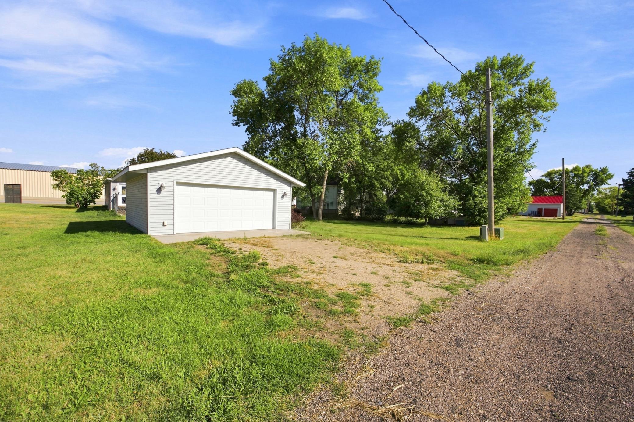 1906 single family home for sale at 325 3rd Avenue W in Halstad, MN — 2 bed, 1 bath (photo 28 of 29)