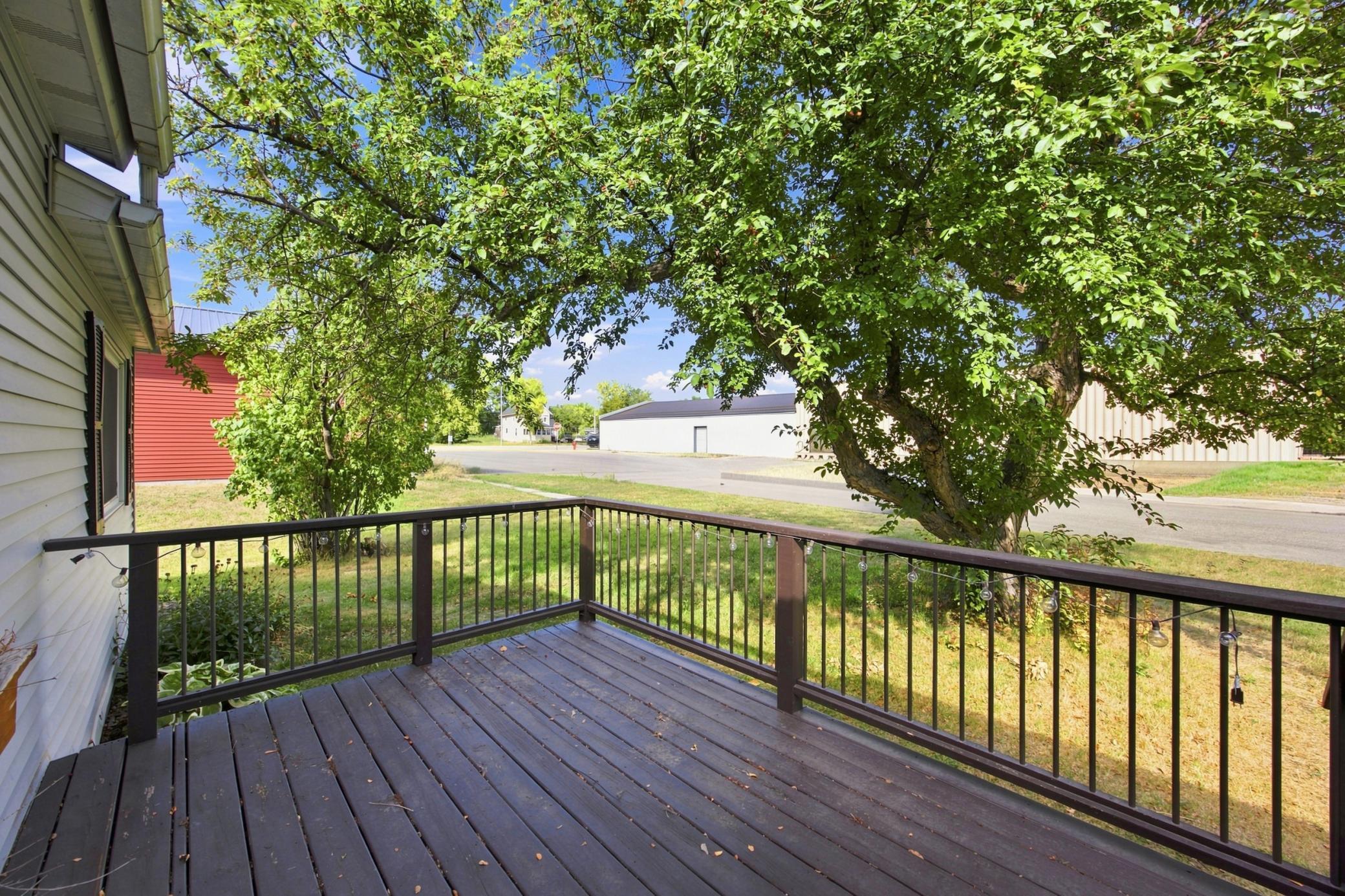 1906 single family home for sale at 325 3rd Avenue W in Halstad, MN — 2 bed, 1 bath (photo 4 of 29)