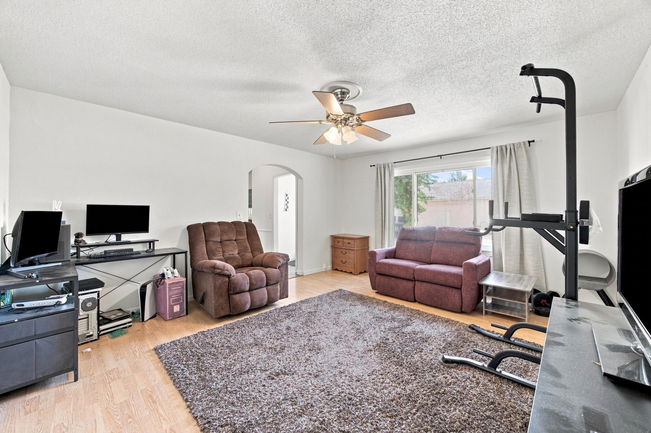 1906 single family home for sale at 325 3rd Avenue W in Halstad, MN — 2 bed, 1 bath (photo 6 of 29)