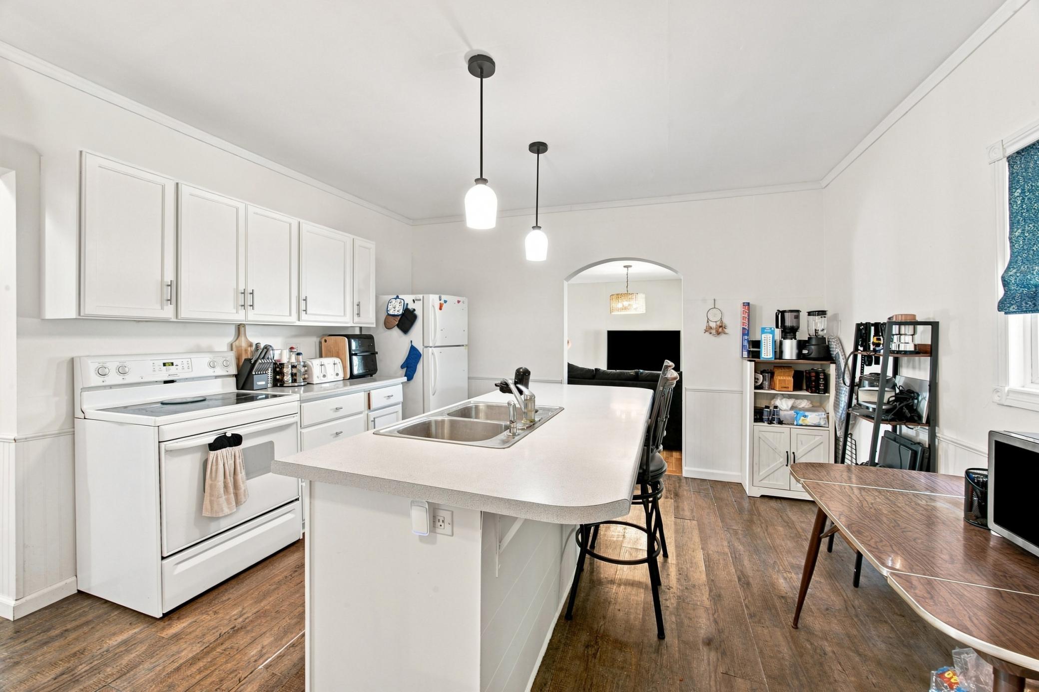 1906 single family home for sale at 325 3rd Avenue W in Halstad, MN — 2 bed, 1 bath (photo 10 of 29)