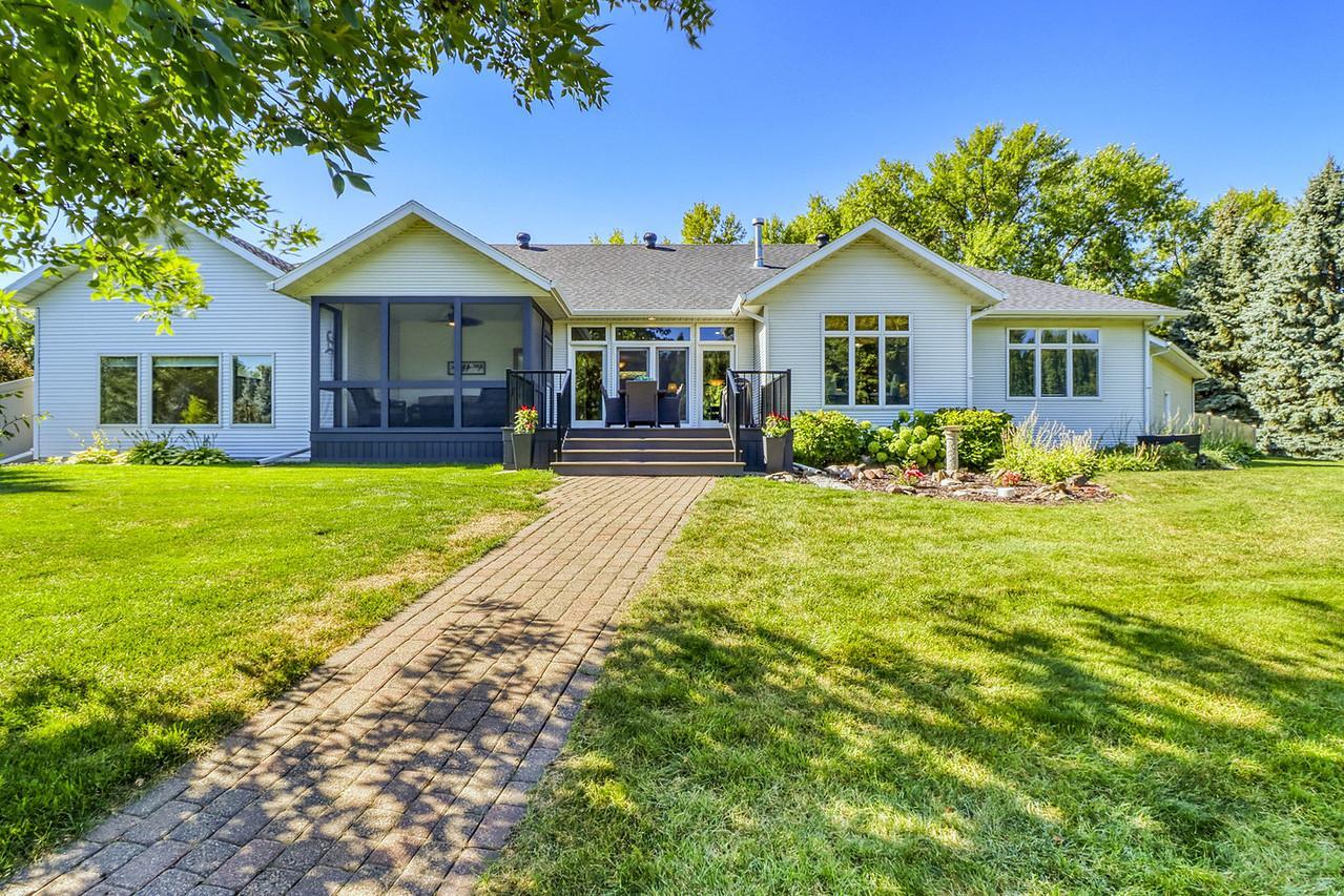 1996 single family home for sale at 123 50th Avenue E in West Fargo, ND — 4 bed, 3 bath (photo 11 of 102)