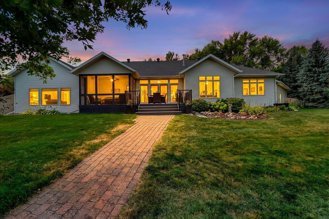 1996 single family home for sale at 123 50th Avenue E in West Fargo, ND — 4 bed, 3 bath (photo 16 of 102)