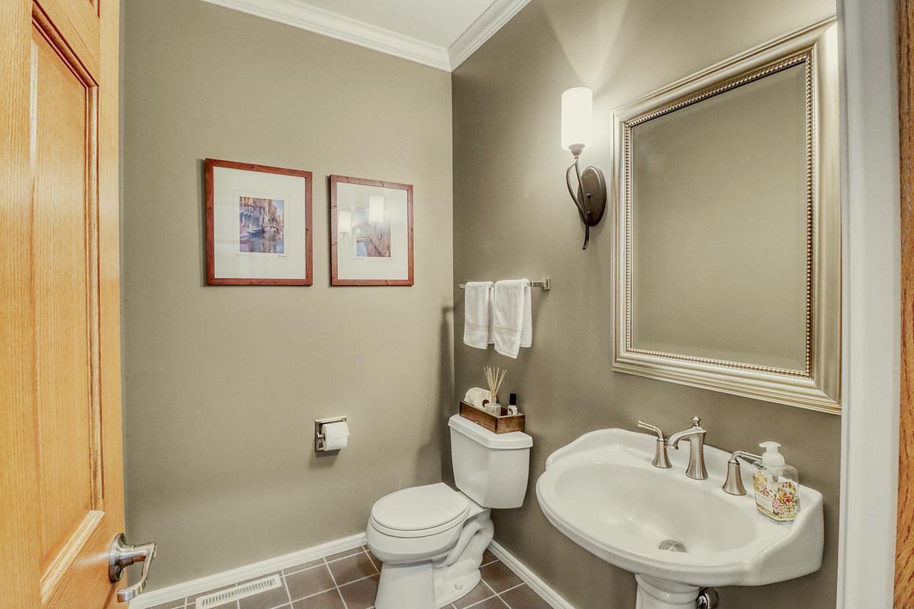1996 single family home for sale at 123 50th Avenue E in West Fargo, ND — 4 bed, 3 bath (photo 48 of 102)