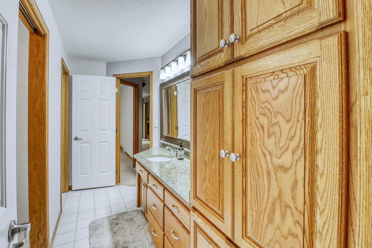 1996 single family home for sale at 123 50th Avenue E in West Fargo, ND — 4 bed, 3 bath (photo 77 of 102)
