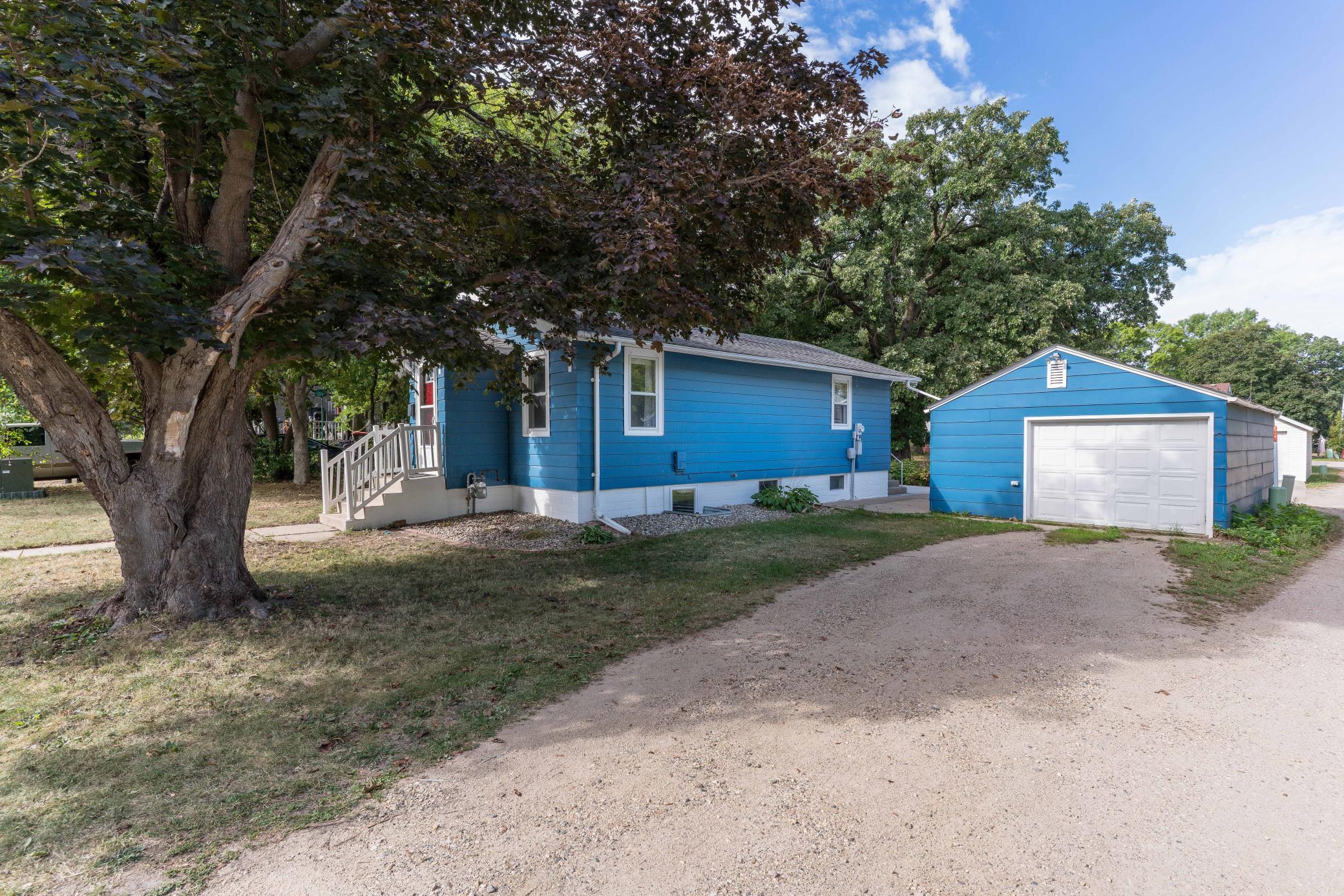 1920 single family home for sale at 616 Lake Street in Alexandria, MN — 3 bed, 1 bath (photo 2 of 40)