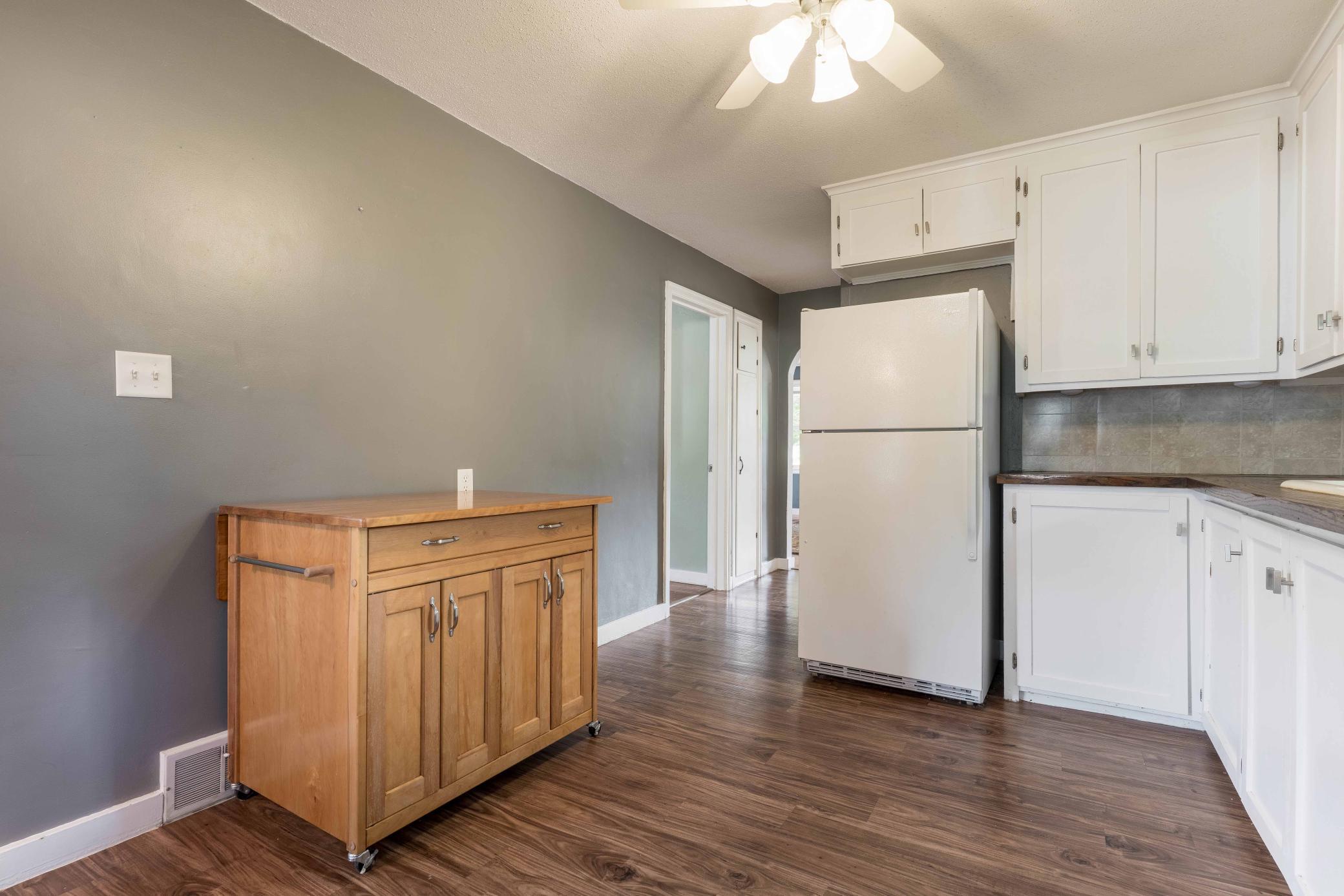 1920 single family home for sale at 616 Lake Street in Alexandria, MN — 3 bed, 1 bath (photo 12 of 40)