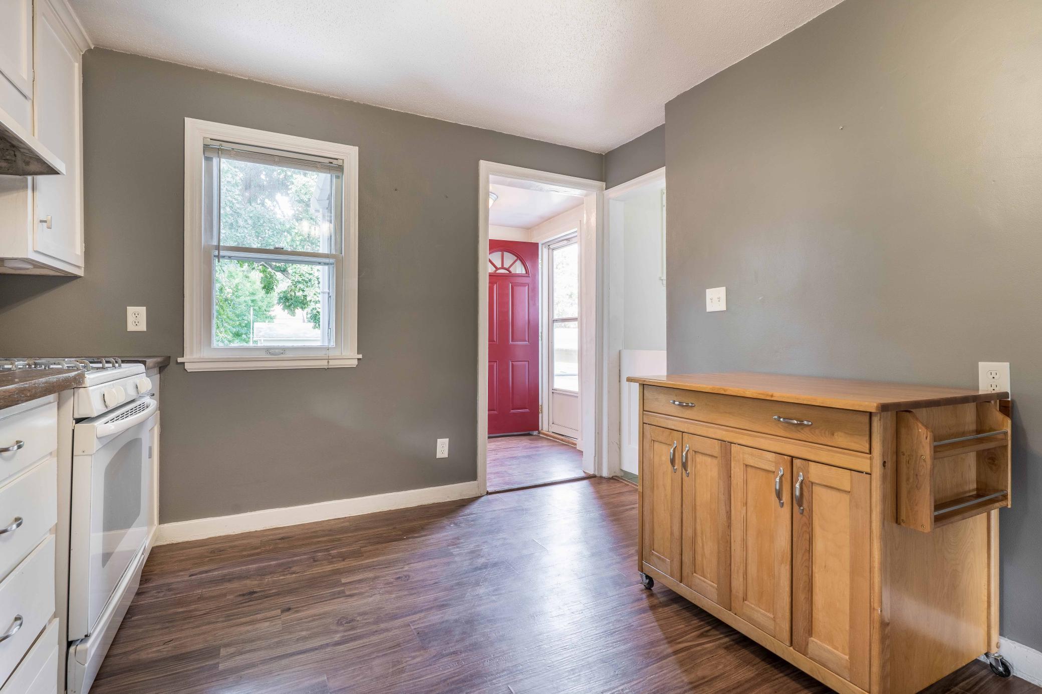 1920 single family home for sale at 616 Lake Street in Alexandria, MN — 3 bed, 1 bath (photo 13 of 40)
