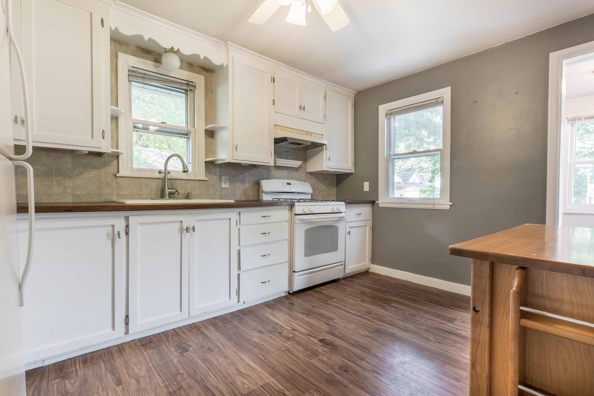 1920 single family home for sale at 616 Lake Street in Alexandria, MN — 3 bed, 1 bath (photo 14 of 40)