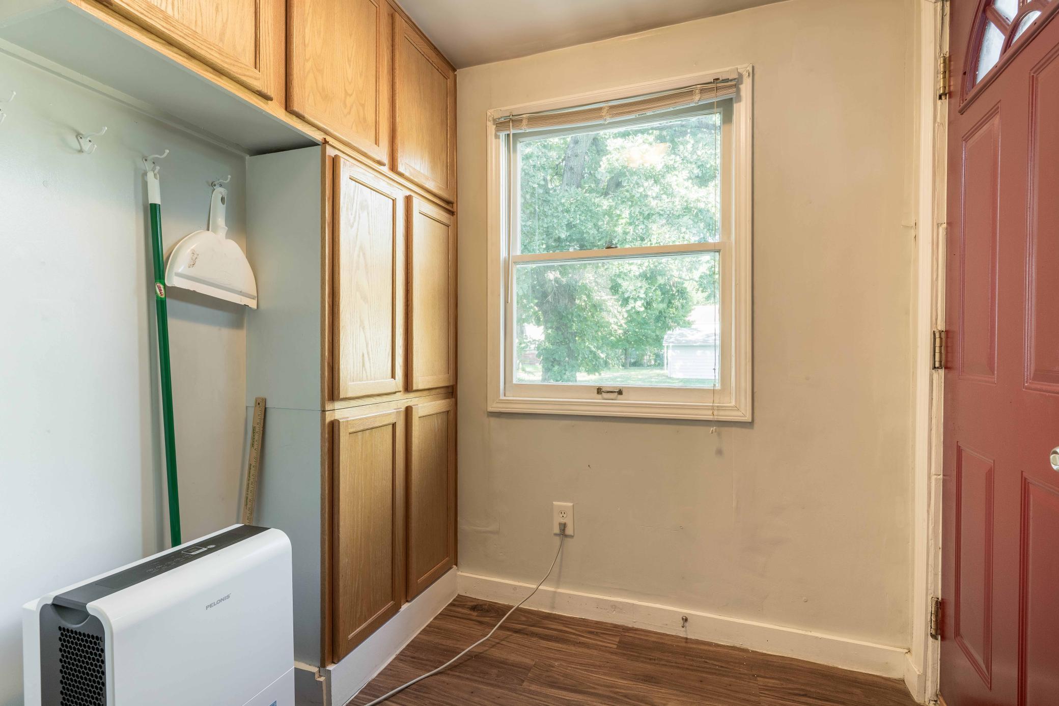 1920 single family home for sale at 616 Lake Street in Alexandria, MN — 3 bed, 1 bath (photo 16 of 40)