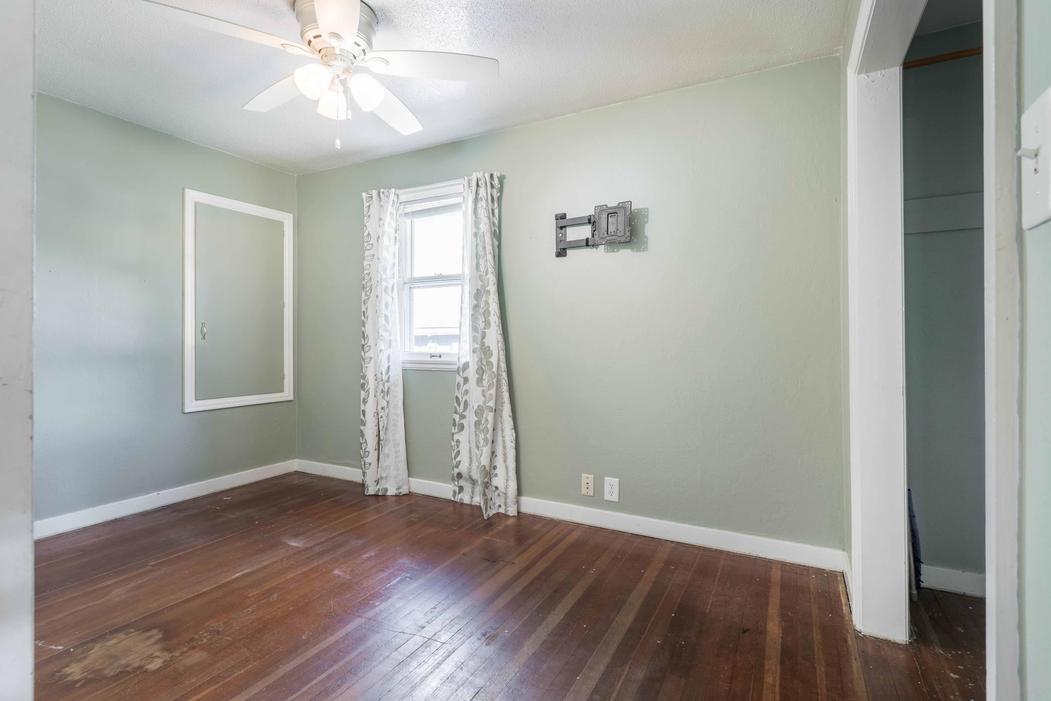 1920 single family home for sale at 616 Lake Street in Alexandria, MN — 3 bed, 1 bath (photo 19 of 40)