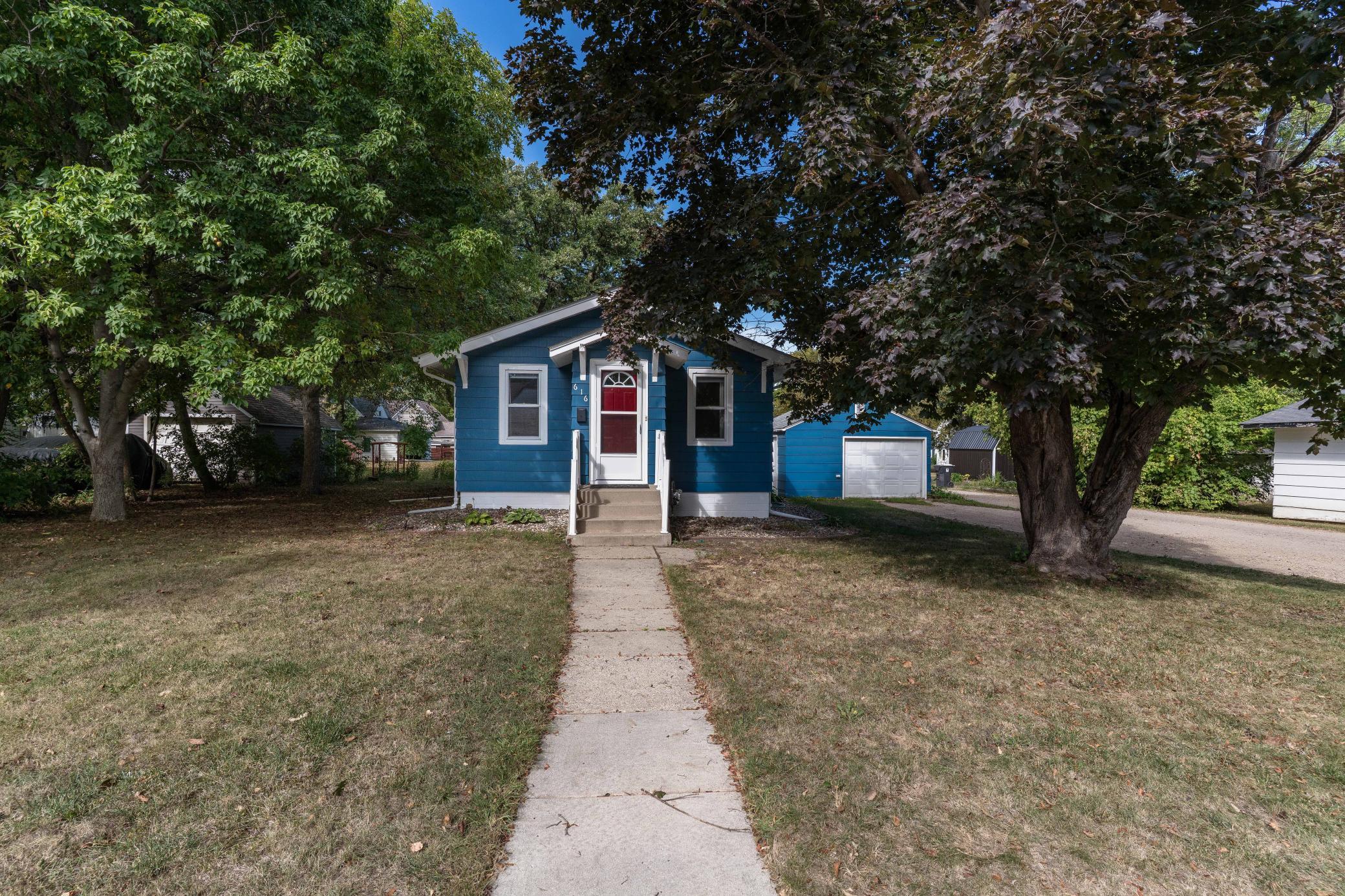1920 single family home for sale at 616 Lake Street in Alexandria, MN — 3 bed, 1 bath (photo 3 of 40)