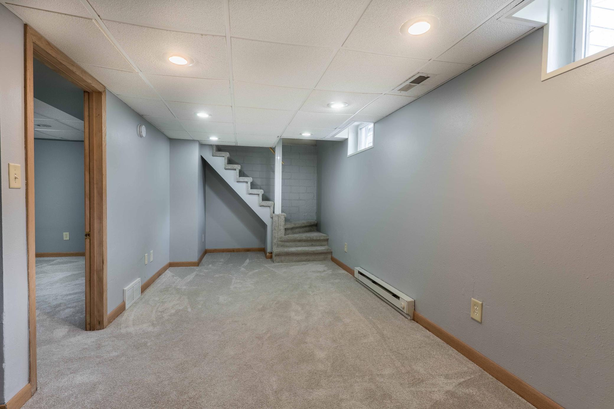 1920 single family home for sale at 616 Lake Street in Alexandria, MN — 3 bed, 1 bath (photo 21 of 40)