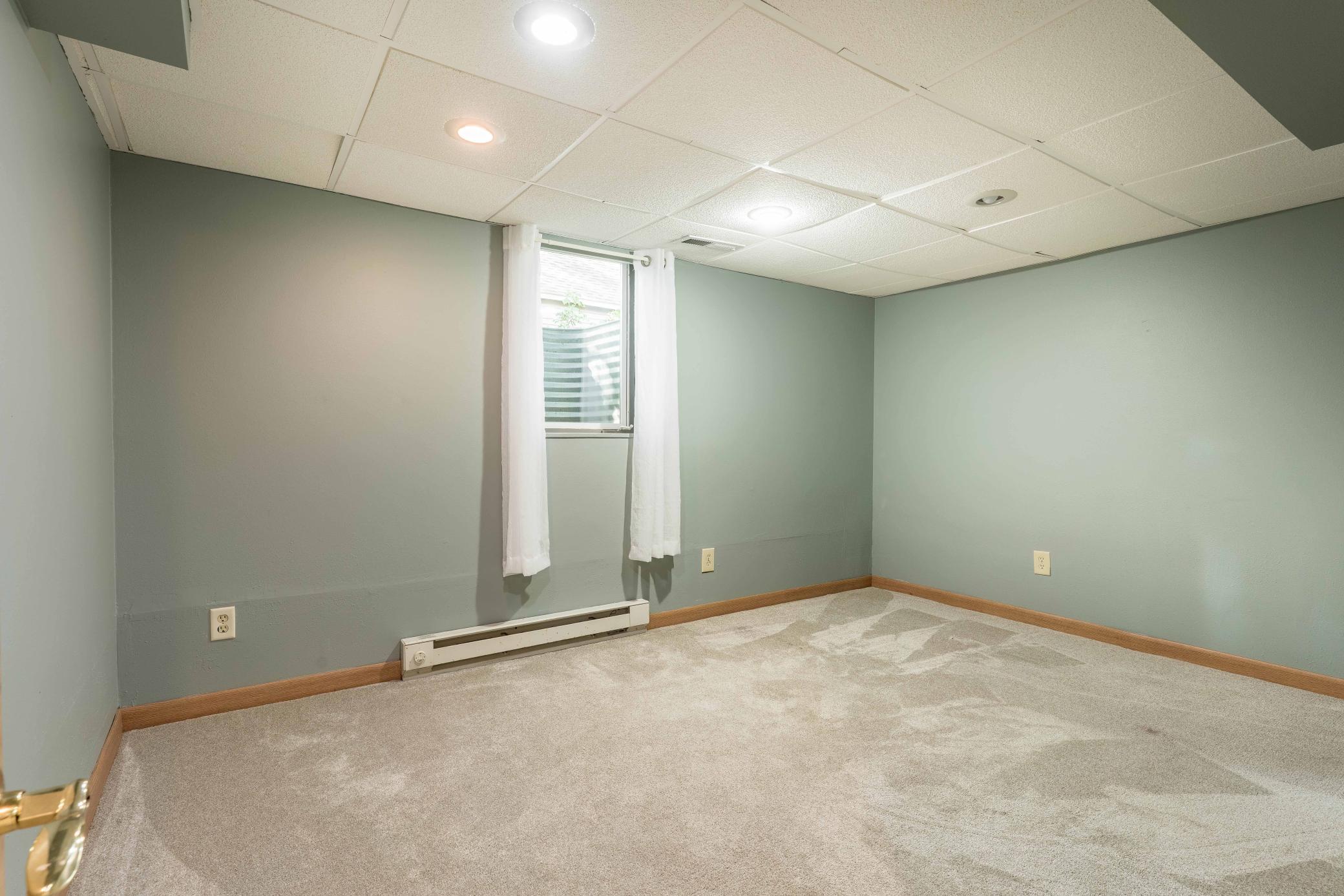 1920 single family home for sale at 616 Lake Street in Alexandria, MN — 3 bed, 1 bath (photo 25 of 40)
