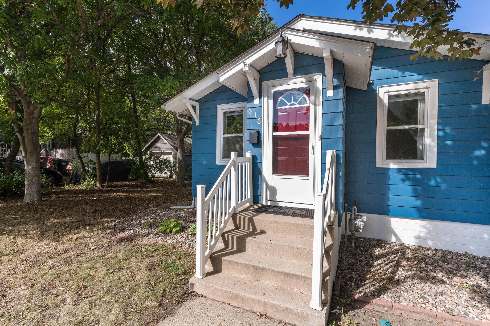1920 single family home for sale at 616 Lake Street in Alexandria, MN — 3 bed, 1 bath (photo 4 of 40)