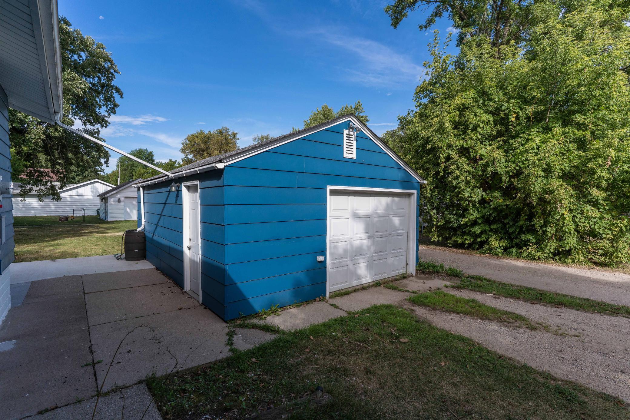 1920 single family home for sale at 616 Lake Street in Alexandria, MN — 3 bed, 1 bath (photo 32 of 40)