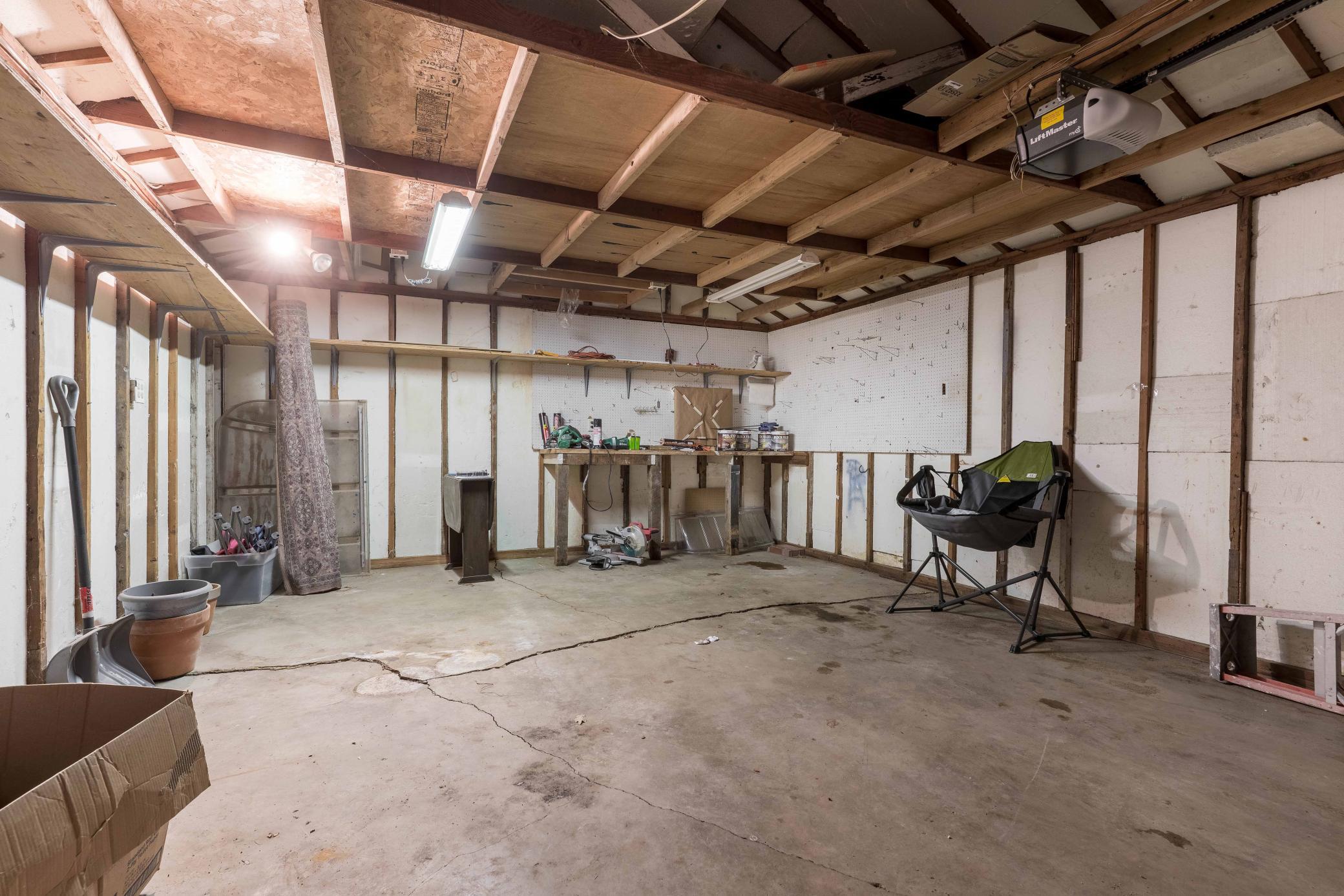 1920 single family home for sale at 616 Lake Street in Alexandria, MN — 3 bed, 1 bath (photo 35 of 40)