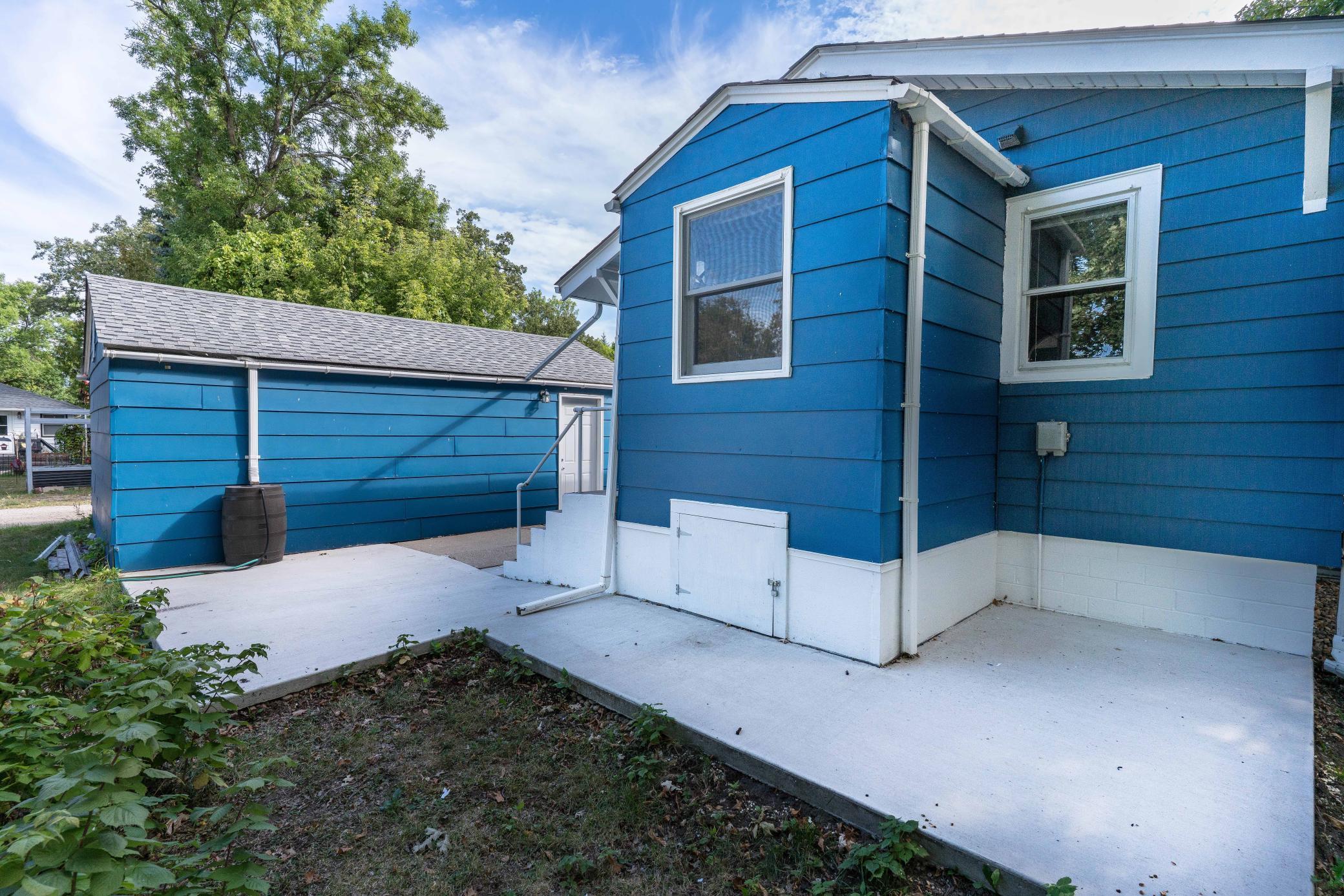 1920 single family home for sale at 616 Lake Street in Alexandria, MN — 3 bed, 1 bath (photo 36 of 40)