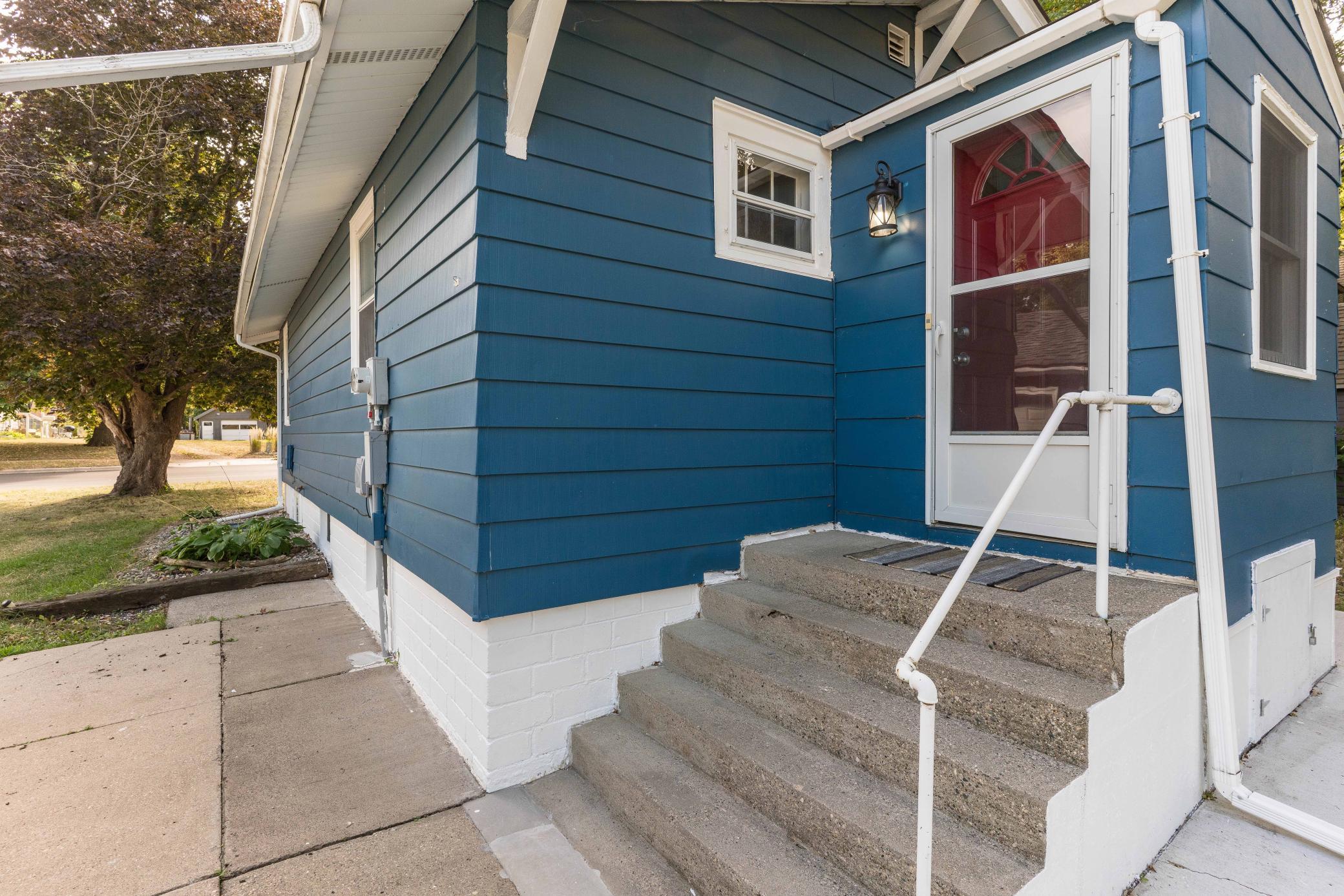 1920 single family home for sale at 616 Lake Street in Alexandria, MN — 3 bed, 1 bath (photo 37 of 40)