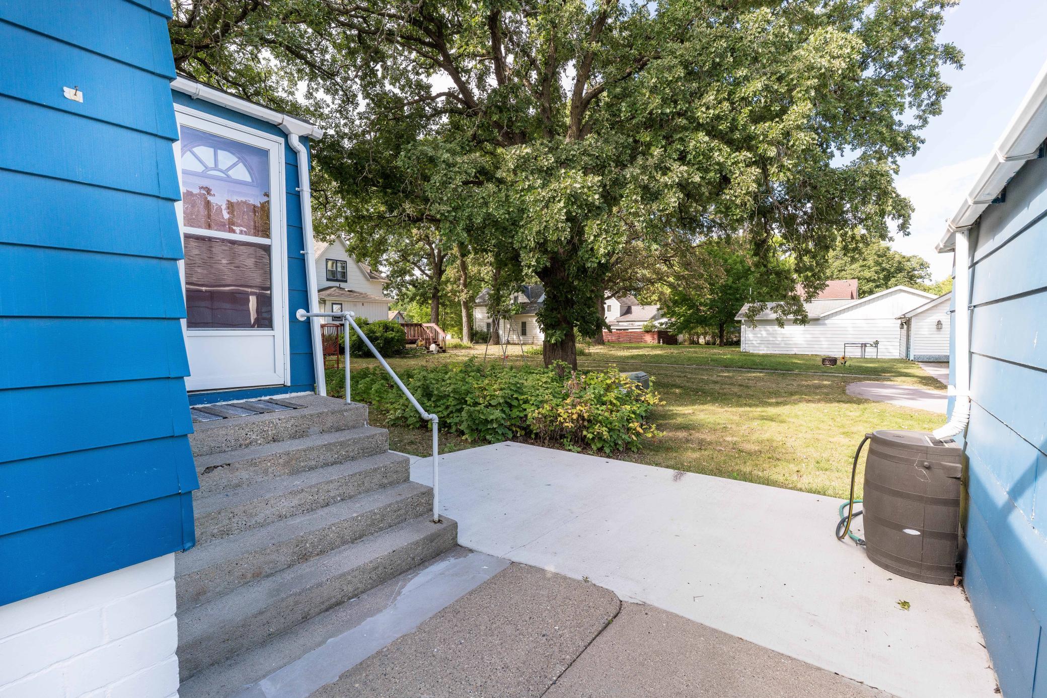 1920 single family home for sale at 616 Lake Street in Alexandria, MN — 3 bed, 1 bath (photo 38 of 40)