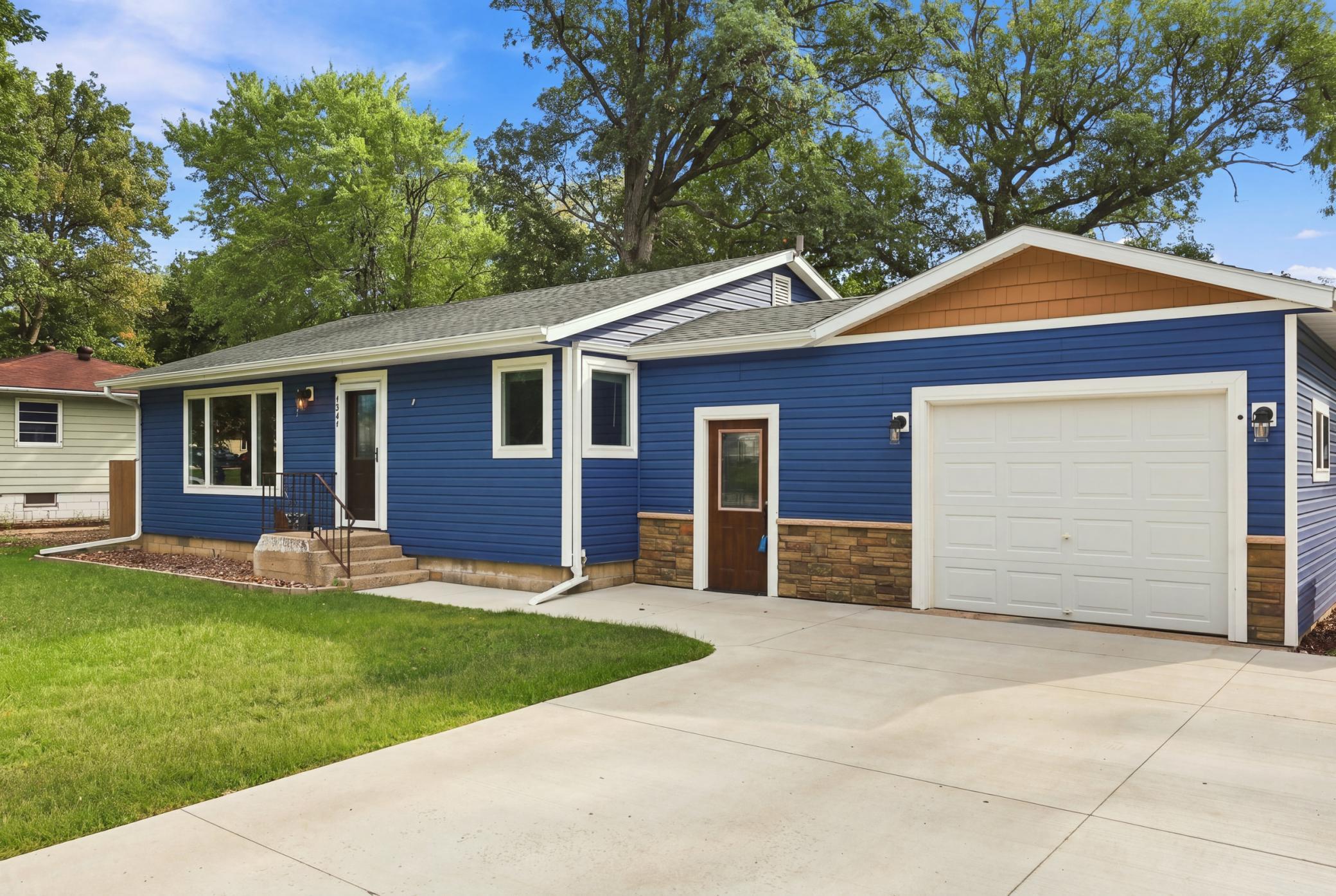 1960 single family home for sale at 1521 Gary Avenue in Detroit Lakes, MN — 4 bed, 2 bath (photo 2 of 25)