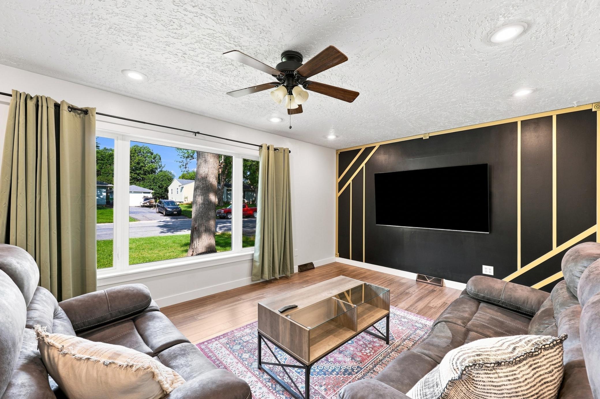 1960 single family home for sale at 1521 Gary Avenue in Detroit Lakes, MN — 4 bed, 2 bath (photo 4 of 25)