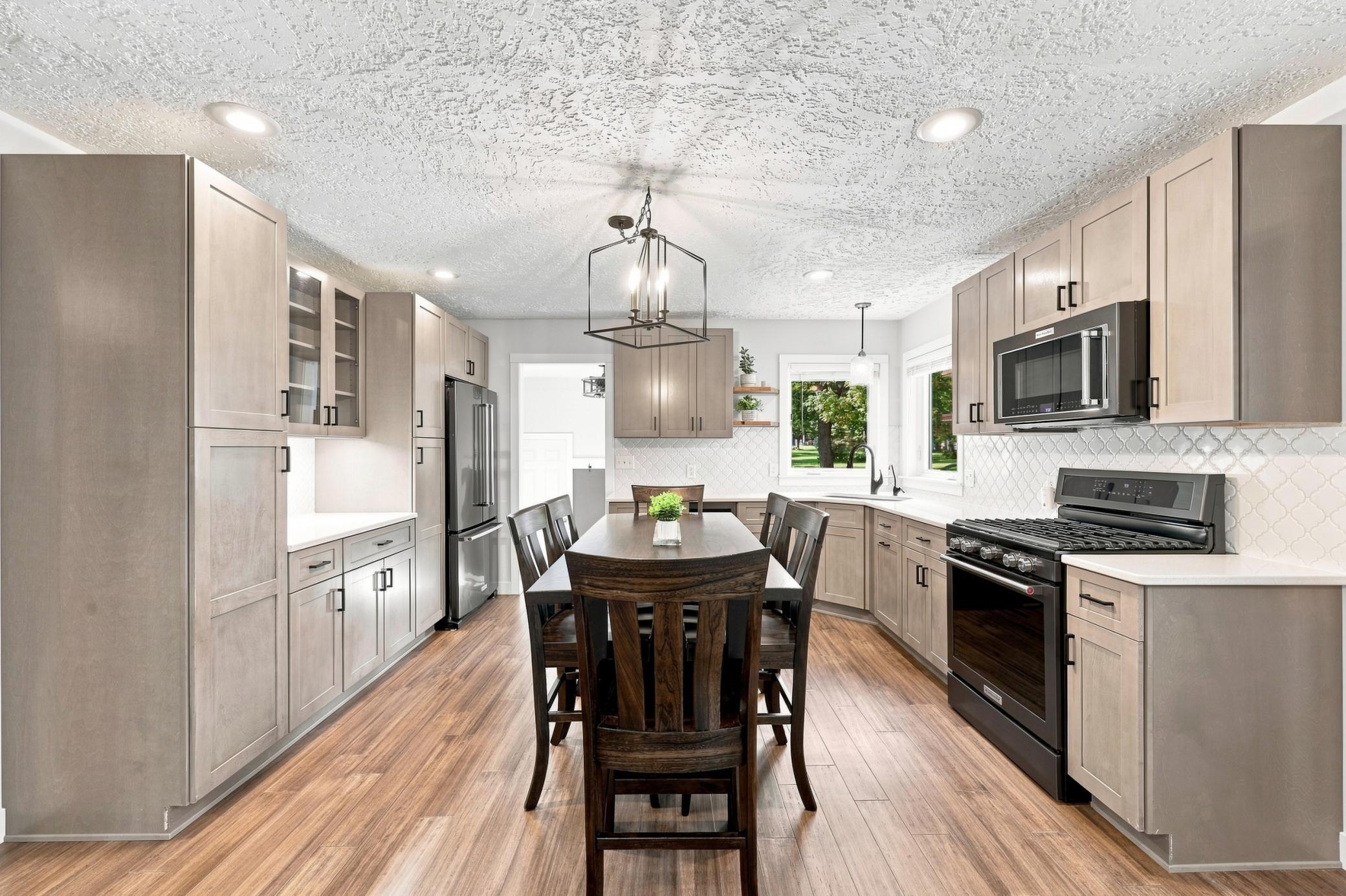 1960 single family home for sale at 1521 Gary Avenue in Detroit Lakes, MN — 4 bed, 2 bath (photo 6 of 25)