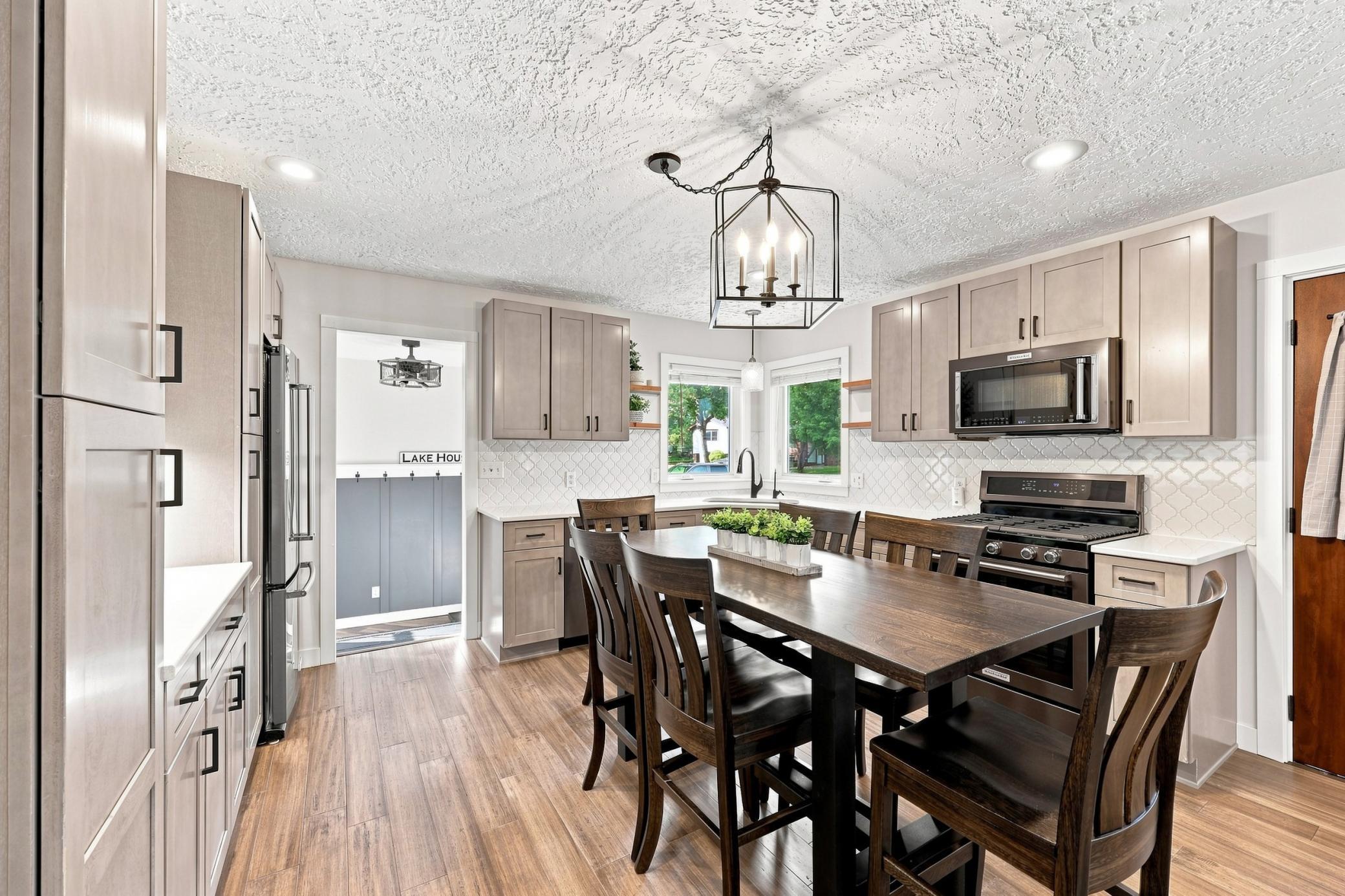 1960 single family home for sale at 1521 Gary Avenue in Detroit Lakes, MN — 4 bed, 2 bath (photo 7 of 25)