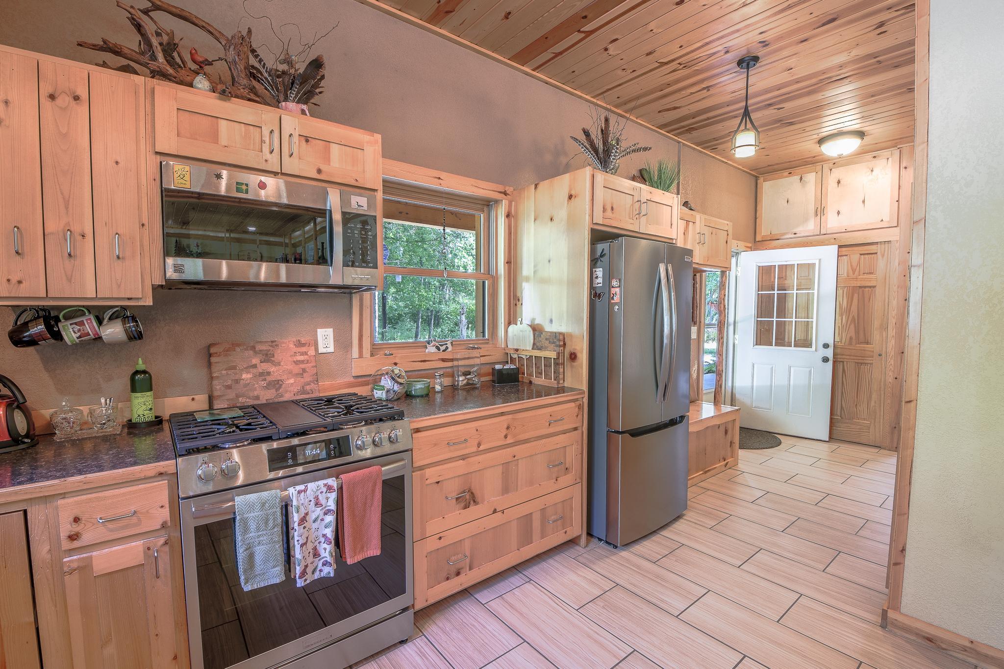 2015 single family home for sale at 42937 Minnie Lake Drive in Emily, MN — 2 bed, 2 bath (photo 11 of 64)