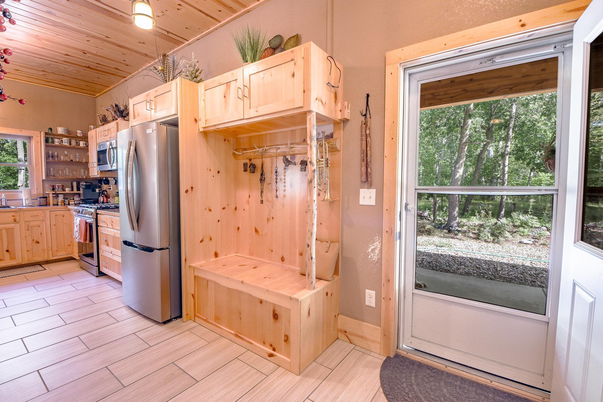 2015 single family home for sale at 42937 Minnie Lake Drive in Emily, MN — 2 bed, 2 bath (photo 12 of 64)