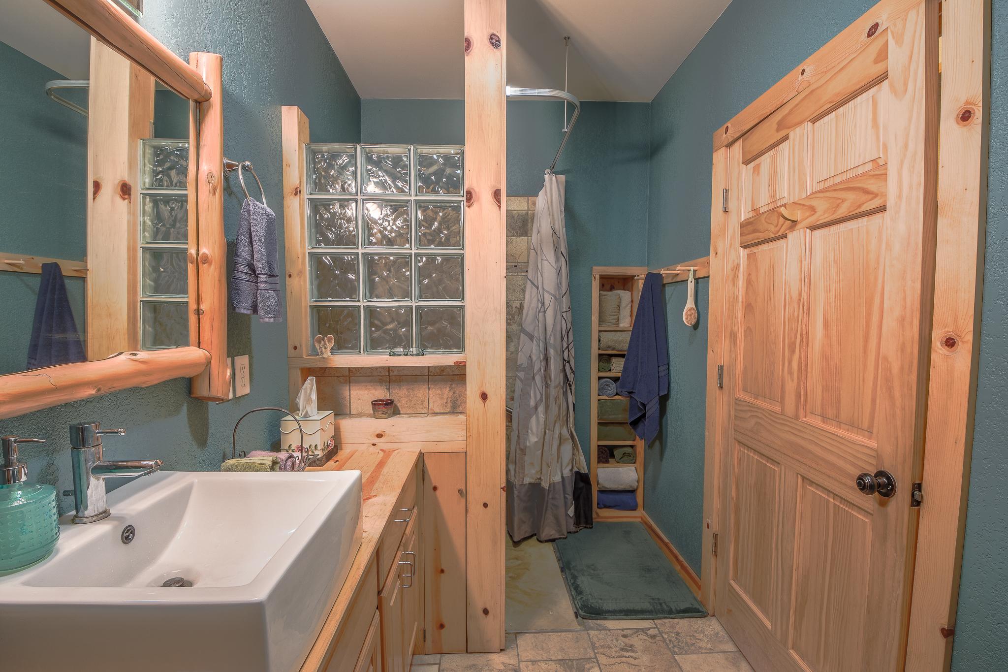 2015 single family home for sale at 42937 Minnie Lake Drive in Emily, MN — 2 bed, 2 bath (photo 23 of 64)