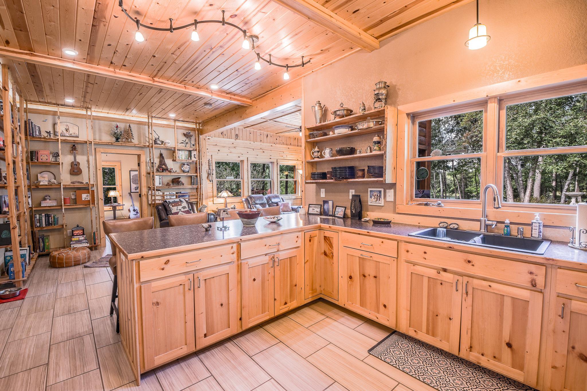 2015 single family home for sale at 42937 Minnie Lake Drive in Emily, MN — 2 bed, 2 bath (photo 9 of 64)