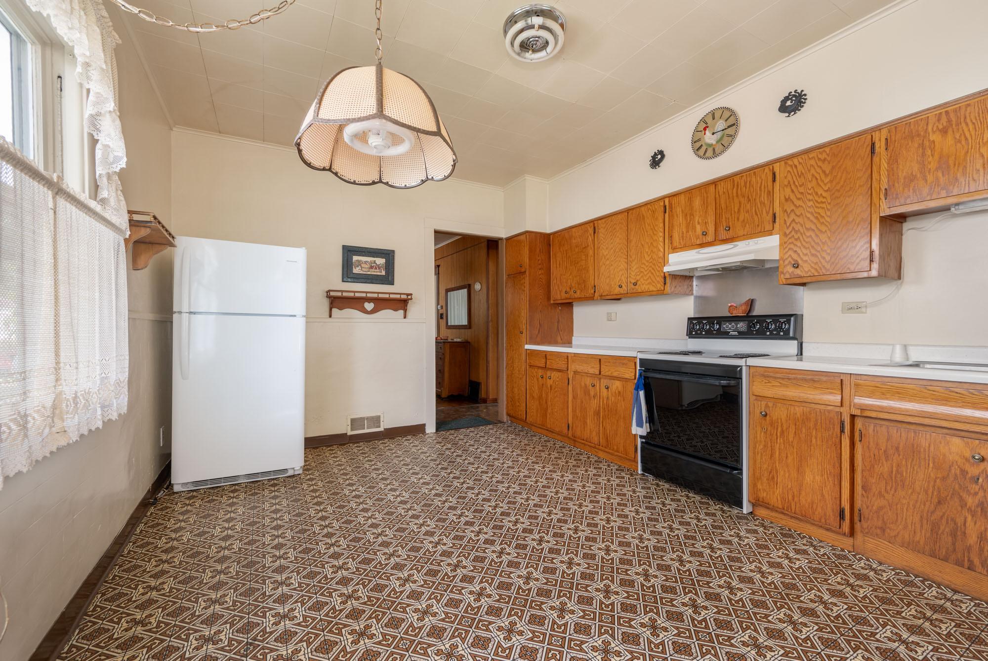 1905 single family home for sale at 213 Sadie Street in Marble, MN — 3 bed, 2 bath (photo 16 of 47)