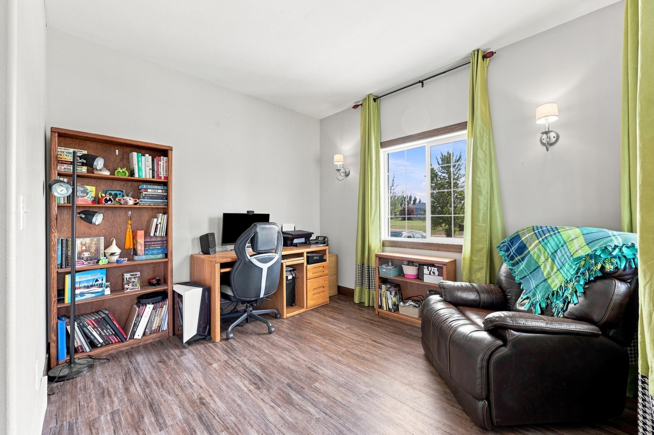 2005 single family home for sale at 730 36th Avenue W in West Fargo, ND — 5 bed, 4 bath (photo 12 of 31)