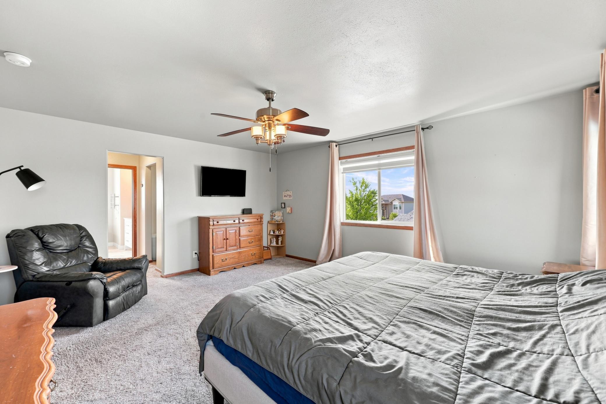 2005 single family home for sale at 730 36th Avenue W in West Fargo, ND — 5 bed, 4 bath (photo 14 of 31)