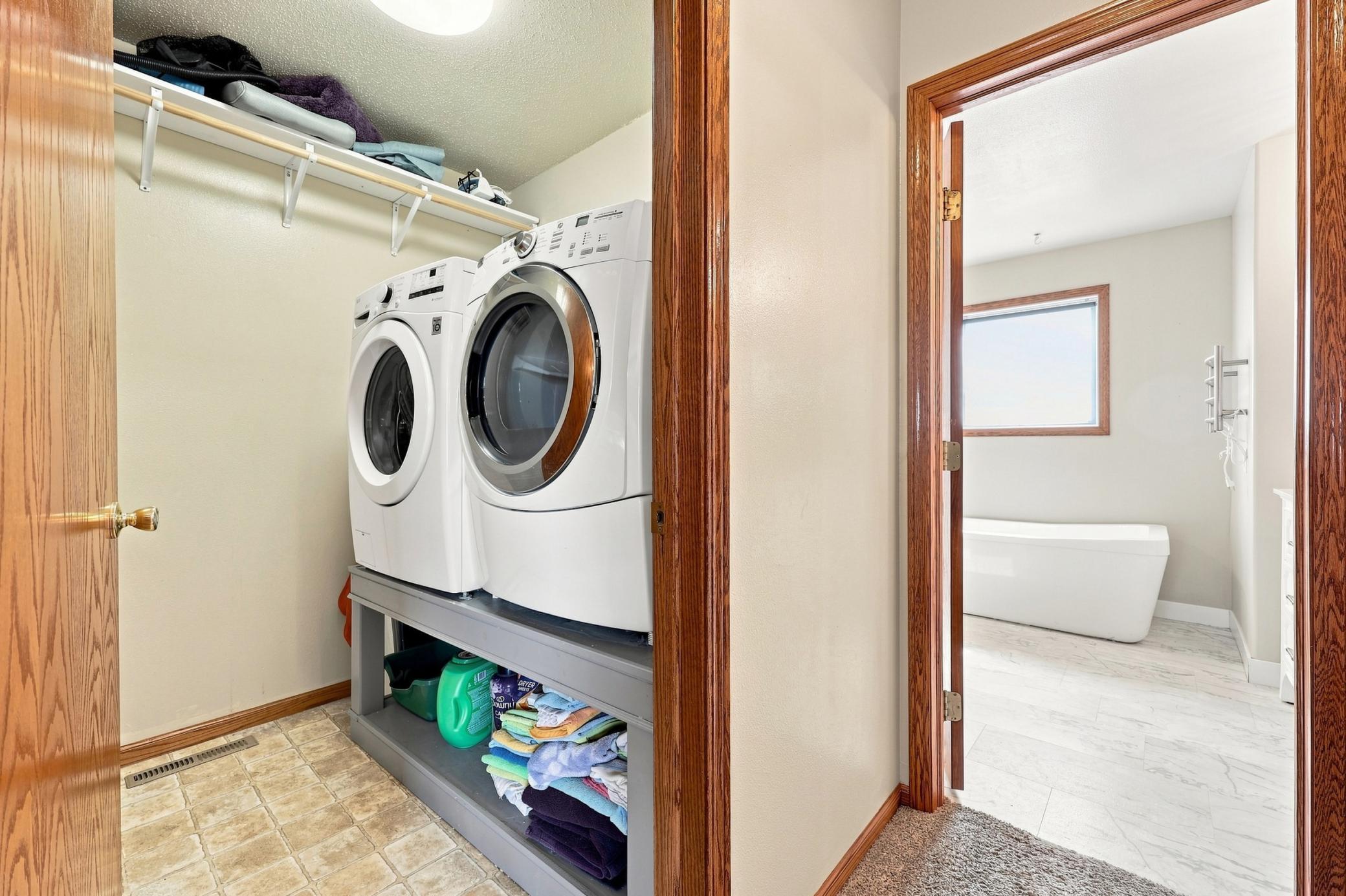 2005 single family home for sale at 730 36th Avenue W in West Fargo, ND — 5 bed, 4 bath (photo 17 of 31)