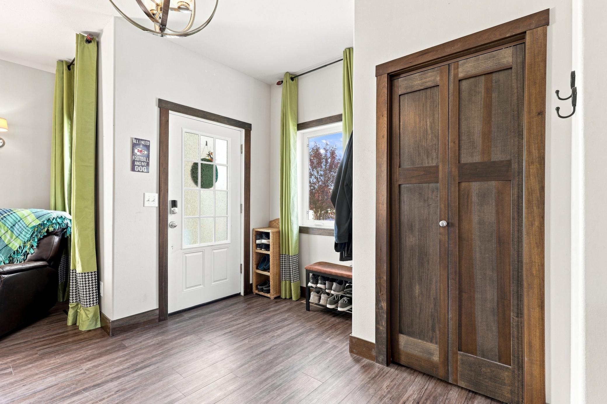 2005 single family home for sale at 730 36th Avenue W in West Fargo, ND — 5 bed, 4 bath (photo 3 of 31)