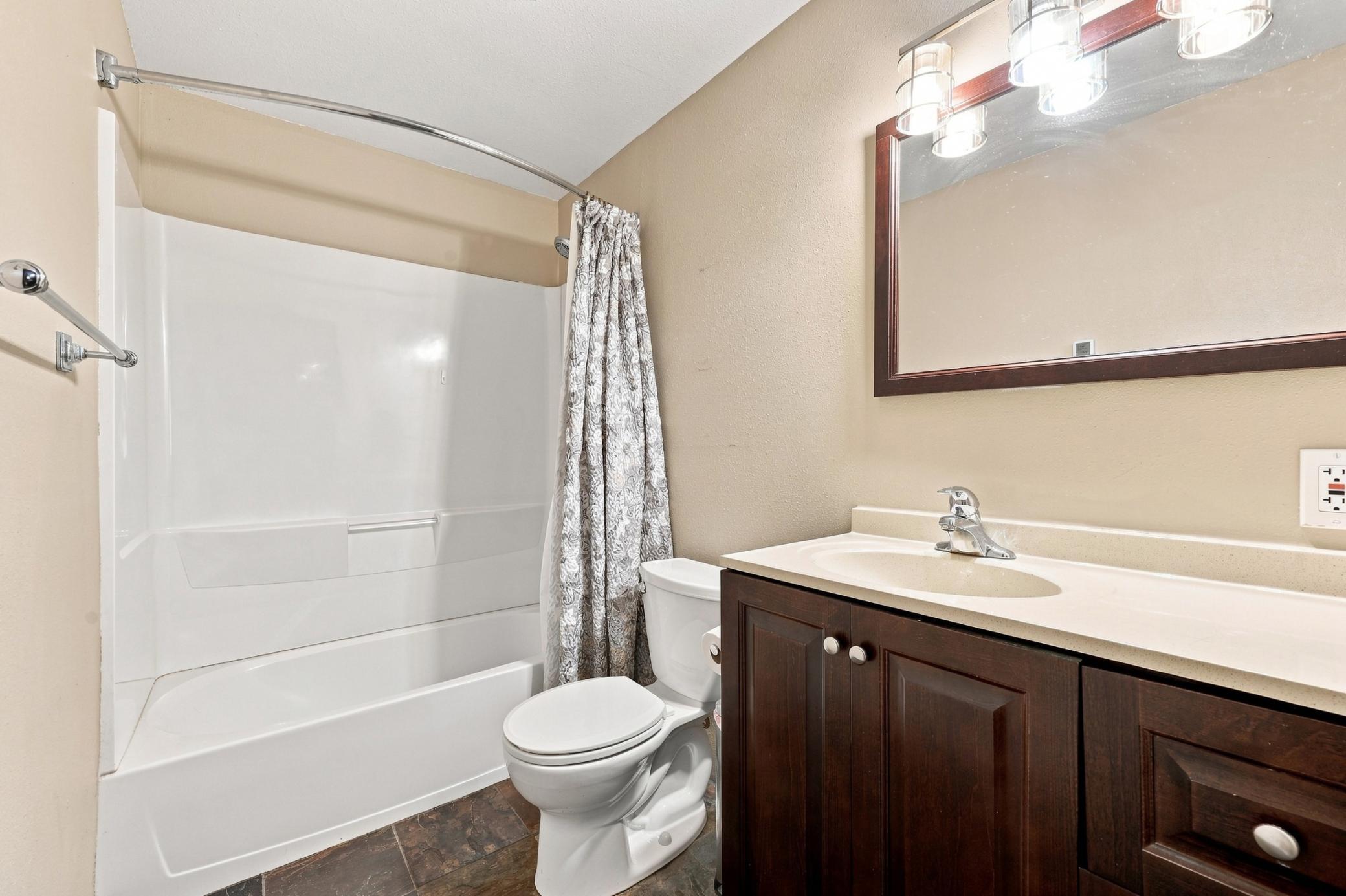 2005 single family home for sale at 730 36th Avenue W in West Fargo, ND — 5 bed, 4 bath (photo 25 of 31)
