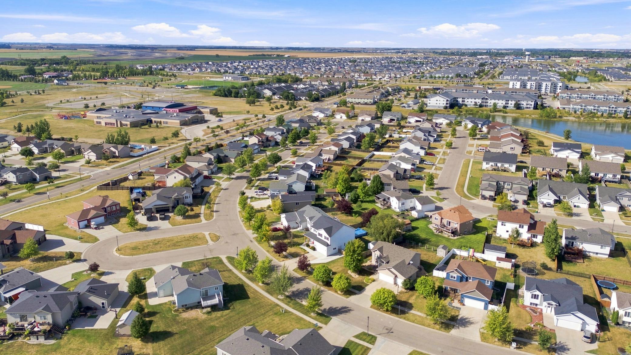 2005 single family home for sale at 730 36th Avenue W in West Fargo, ND — 5 bed, 4 bath (photo 29 of 31)