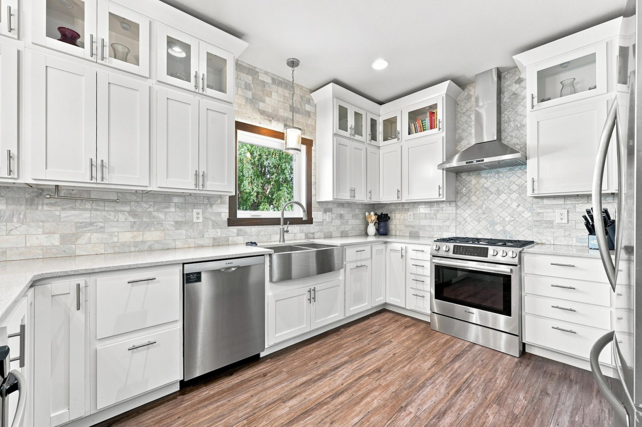 2005 single family home for sale at 730 36th Avenue W in West Fargo, ND — 5 bed, 4 bath (photo 4 of 31)