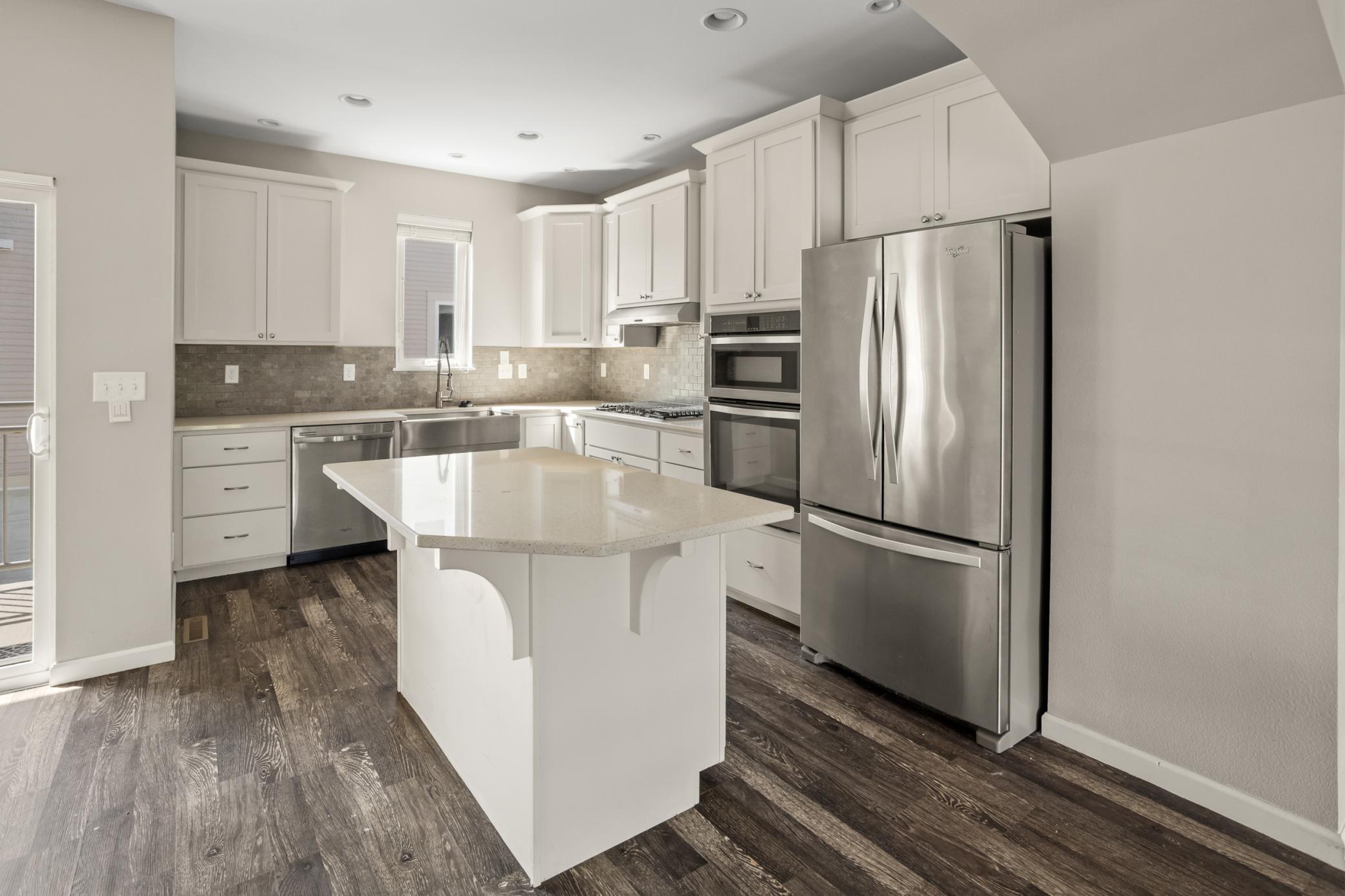 2016 twin home for sale at 503 33rd Way E, Unit B in West Fargo, ND — 3 bed, 4 bath (photo 4 of 33)
