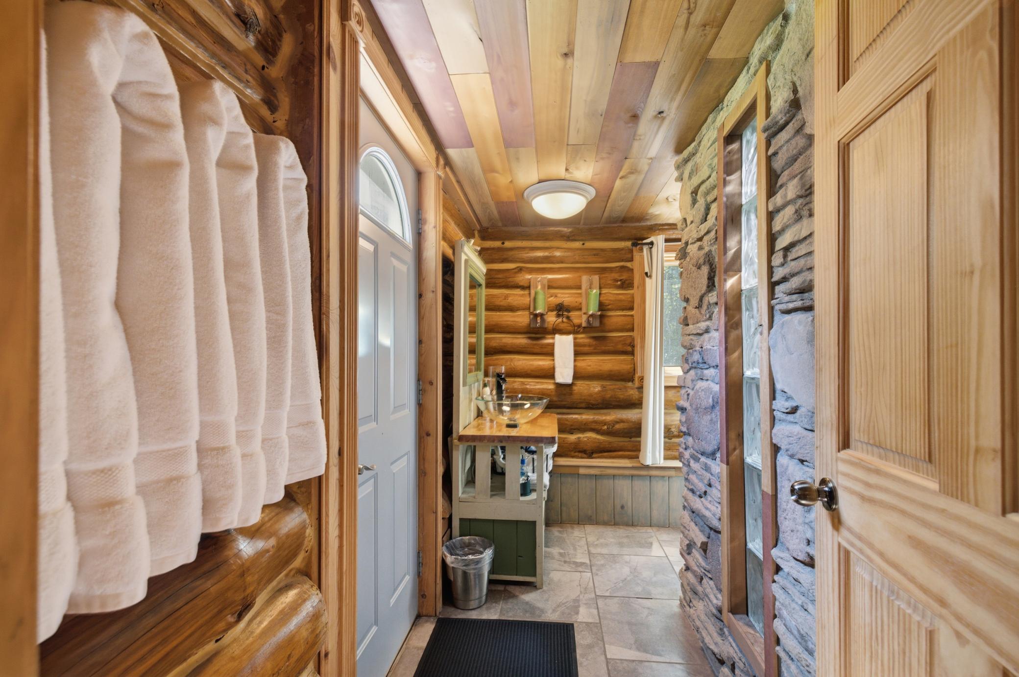 2016 single family home for sale at 17377 Paradise Shores Road in Brainerd, MN — 2 bed, 2 bath (photo 14 of 63)