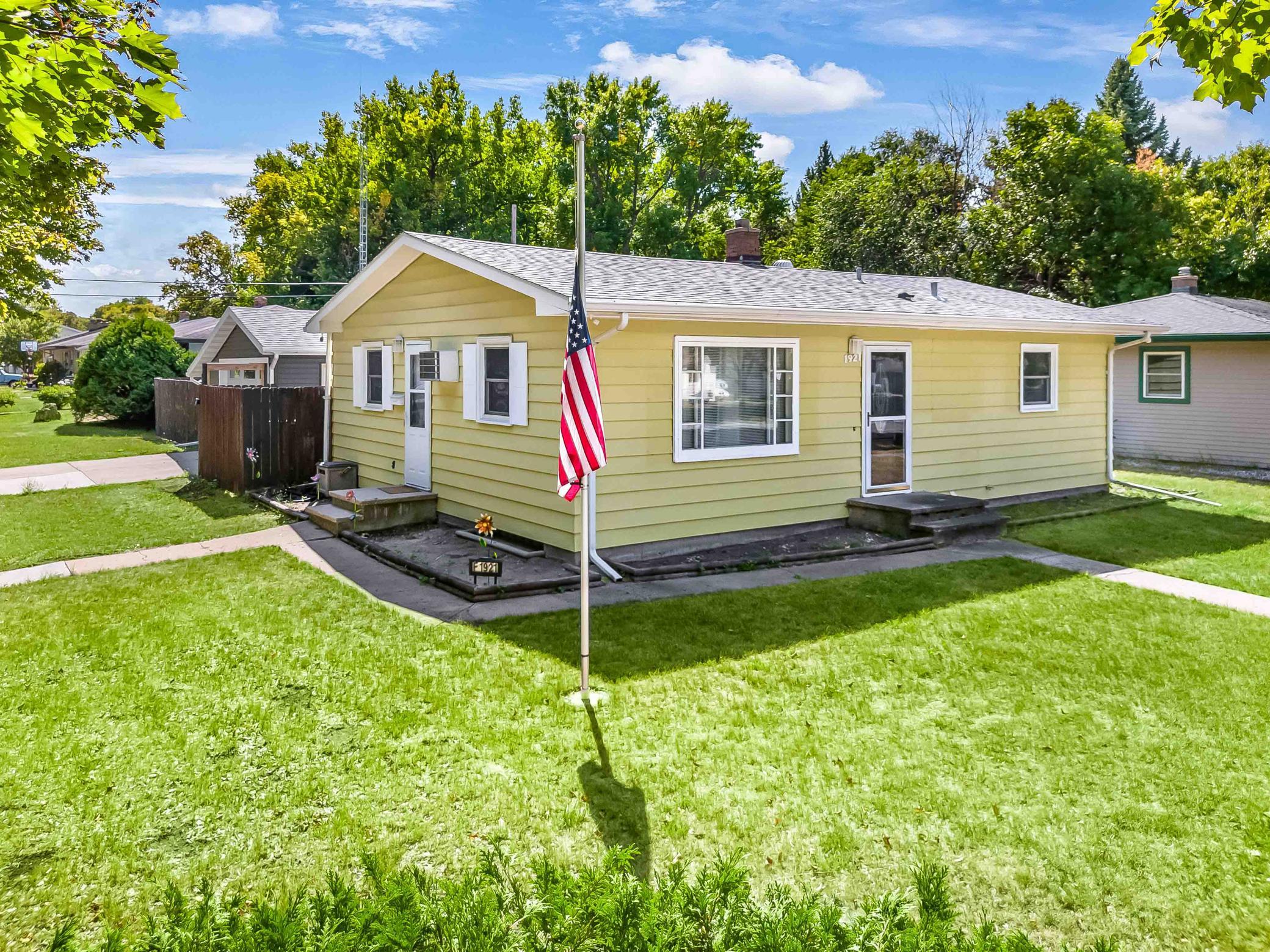 1921 N 10th Avenue N, Moorhead, MN