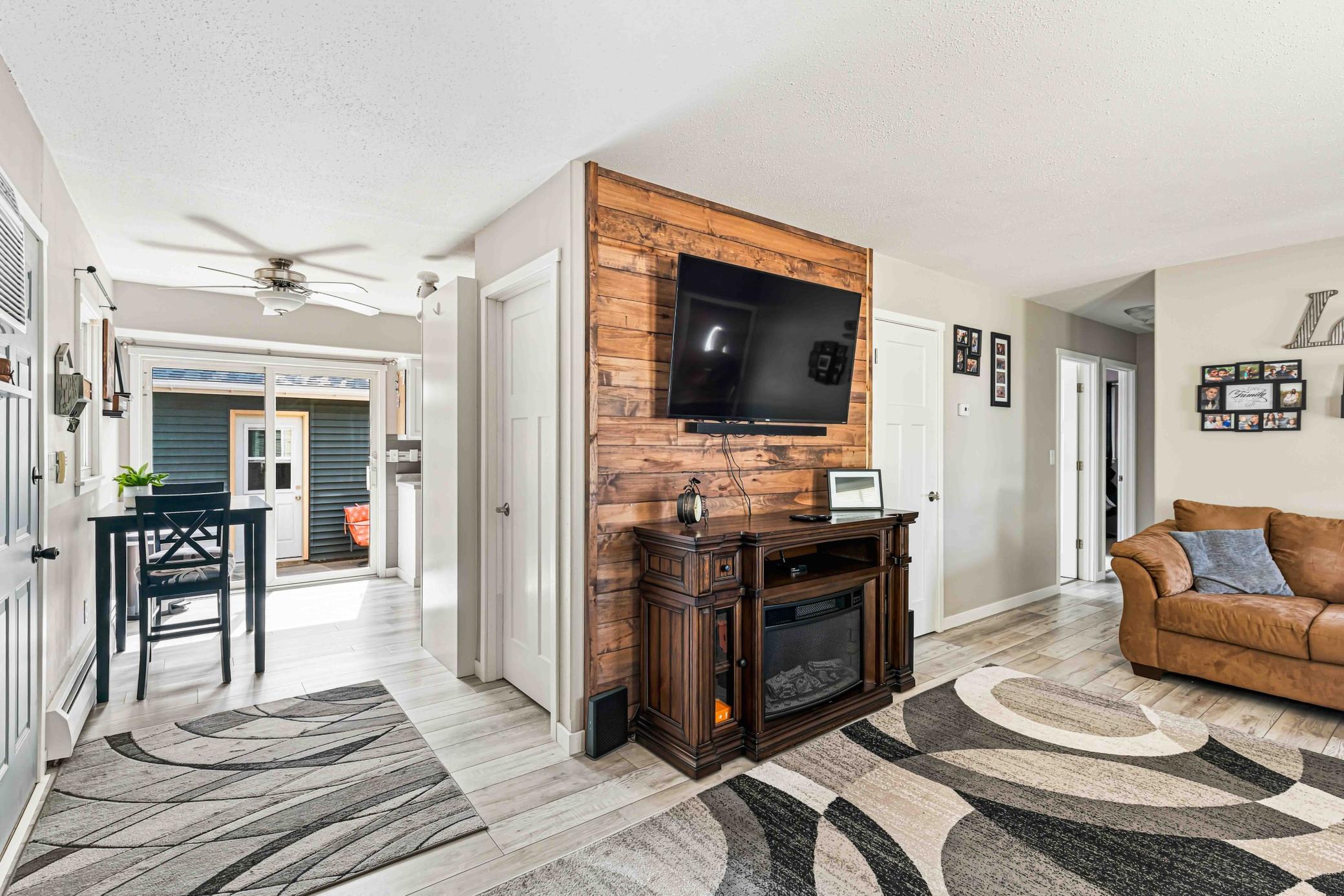 1956 single family home for sale at 1921 N 10th Avenue N in Moorhead, MN — 3 bed, 2 bath (photo 14 of 46)