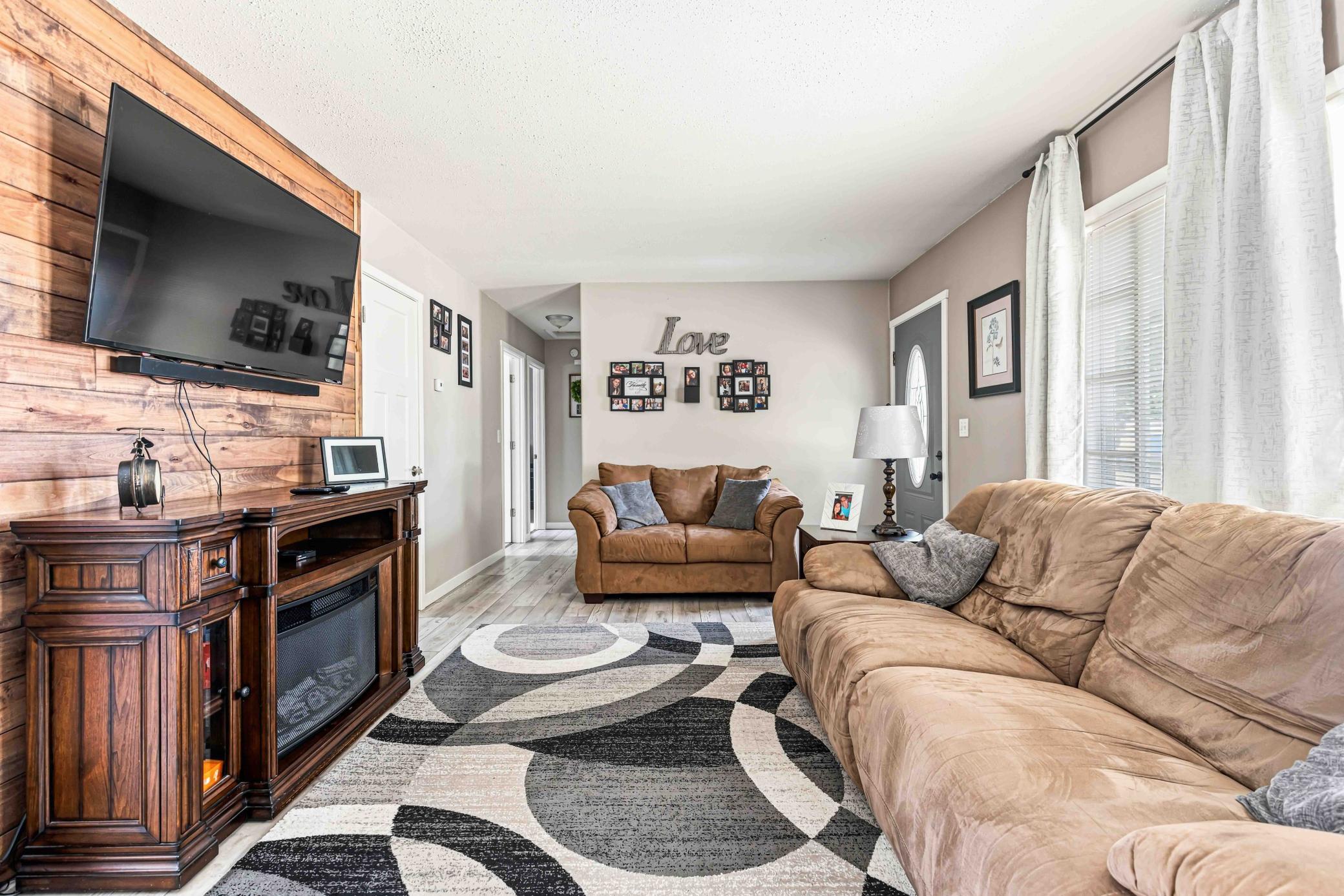 1956 single family home for sale at 1921 N 10th Avenue N in Moorhead, MN — 3 bed, 2 bath (photo 15 of 46)