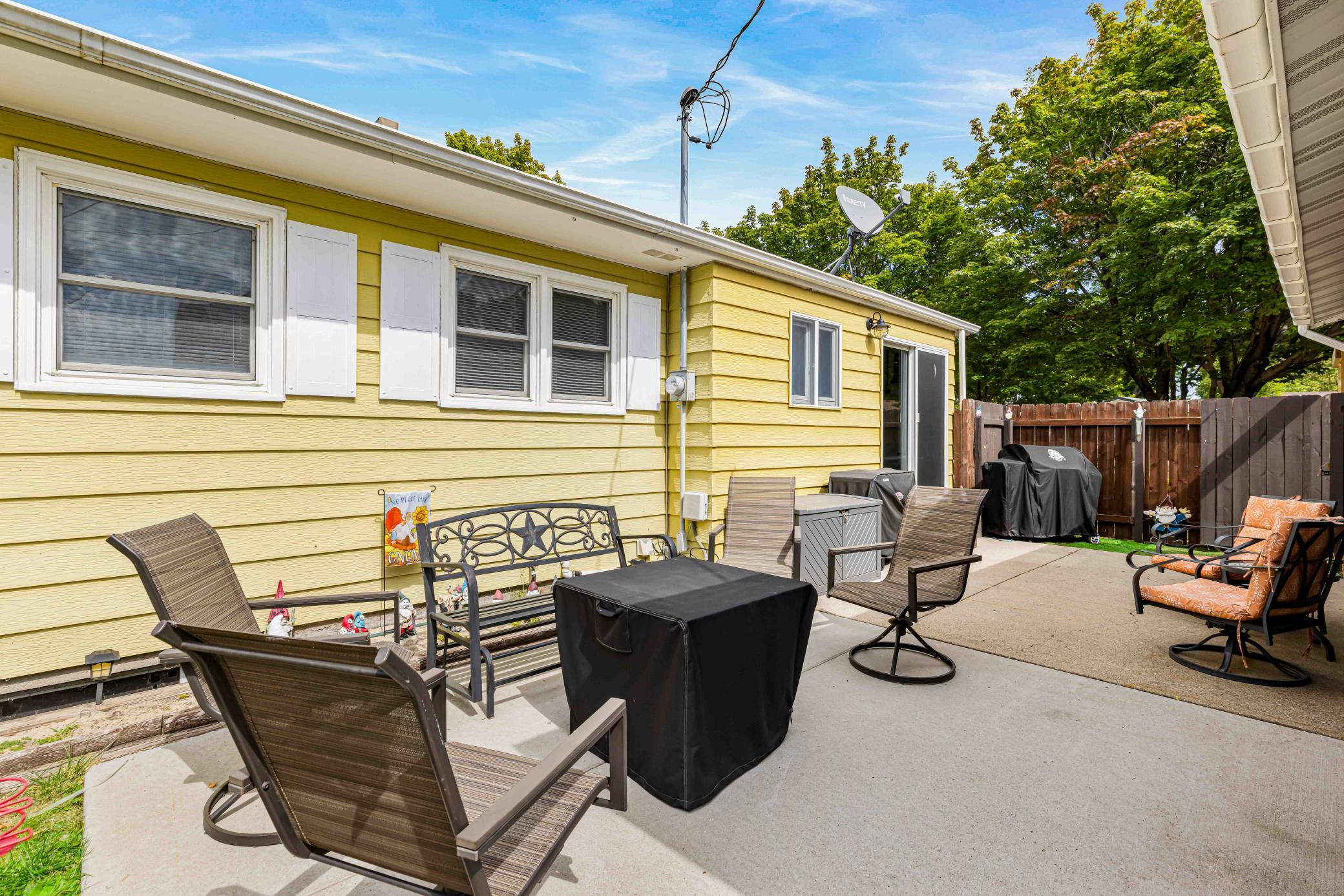1956 single family home for sale at 1921 N 10th Avenue N in Moorhead, MN — 3 bed, 2 bath (photo 33 of 46)