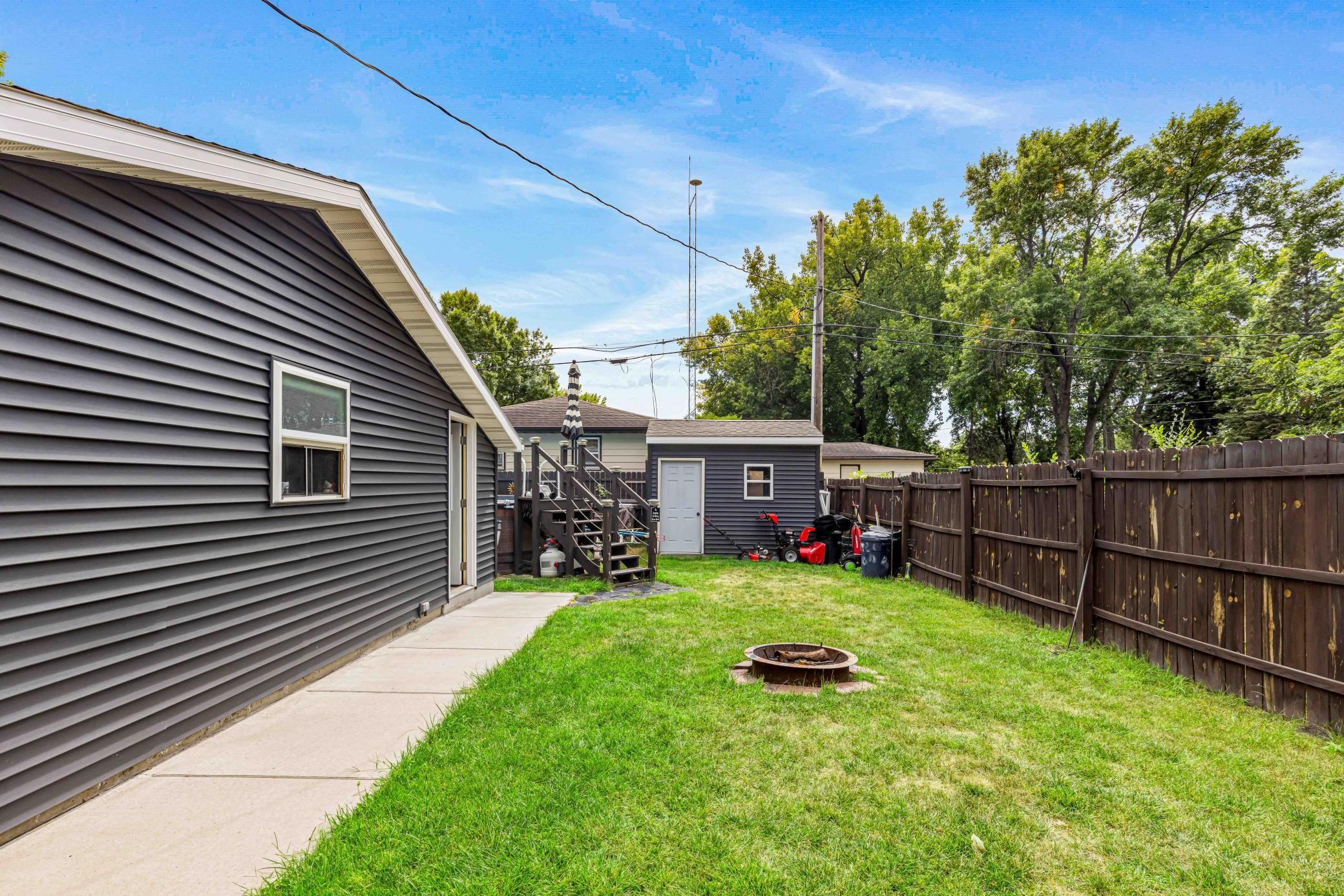 1956 single family home for sale at 1921 N 10th Avenue N in Moorhead, MN — 3 bed, 2 bath (photo 43 of 46)