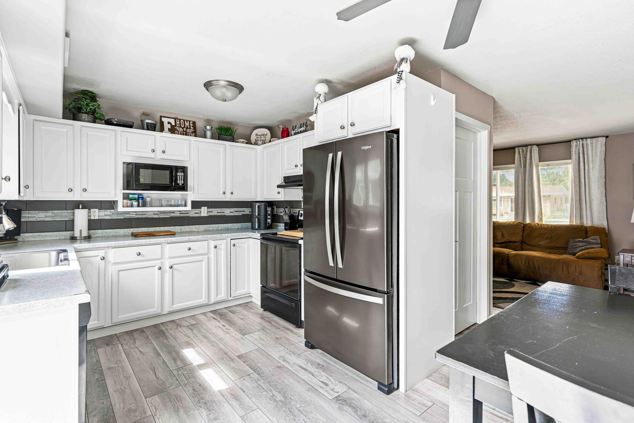 1956 single family home for sale at 1921 N 10th Avenue N in Moorhead, MN — 3 bed, 2 bath (photo 10 of 46)